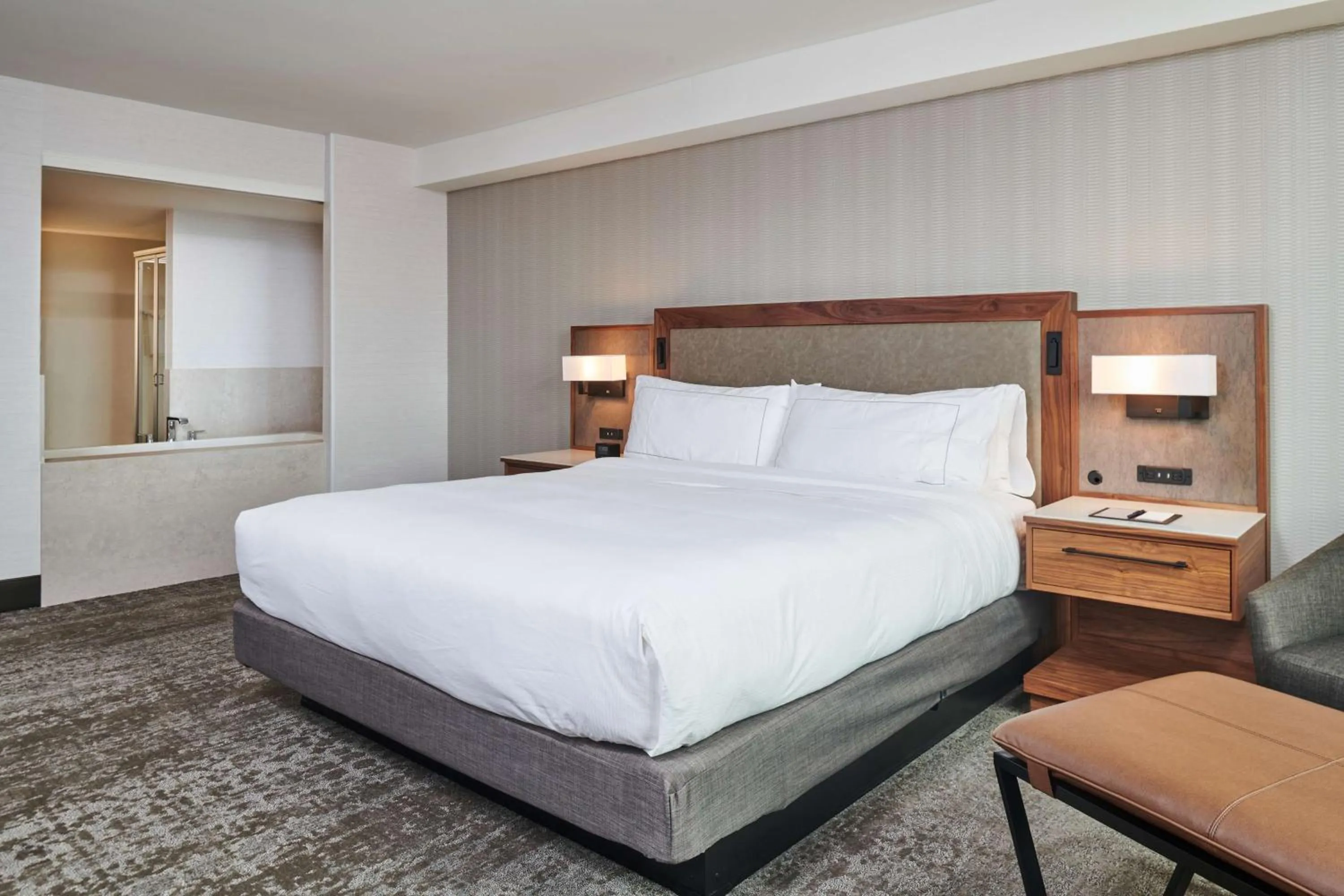 Bed in Doubletree By Hilton Fullerton