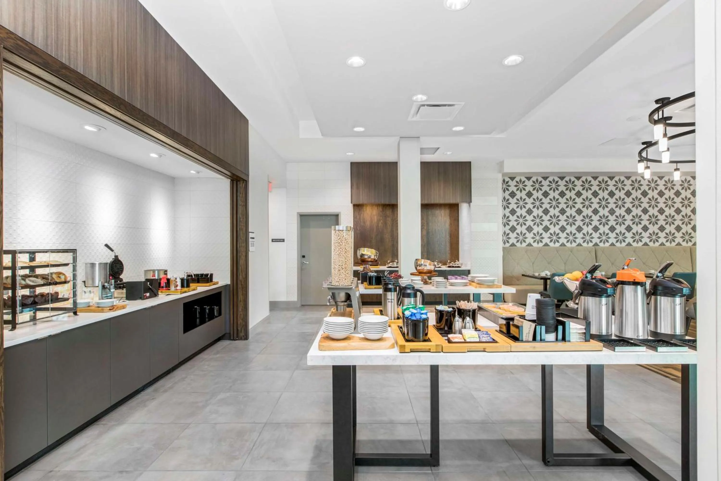 Restaurant/places to eat in Hilton Garden Inn Harlingen Convention Center, Tx