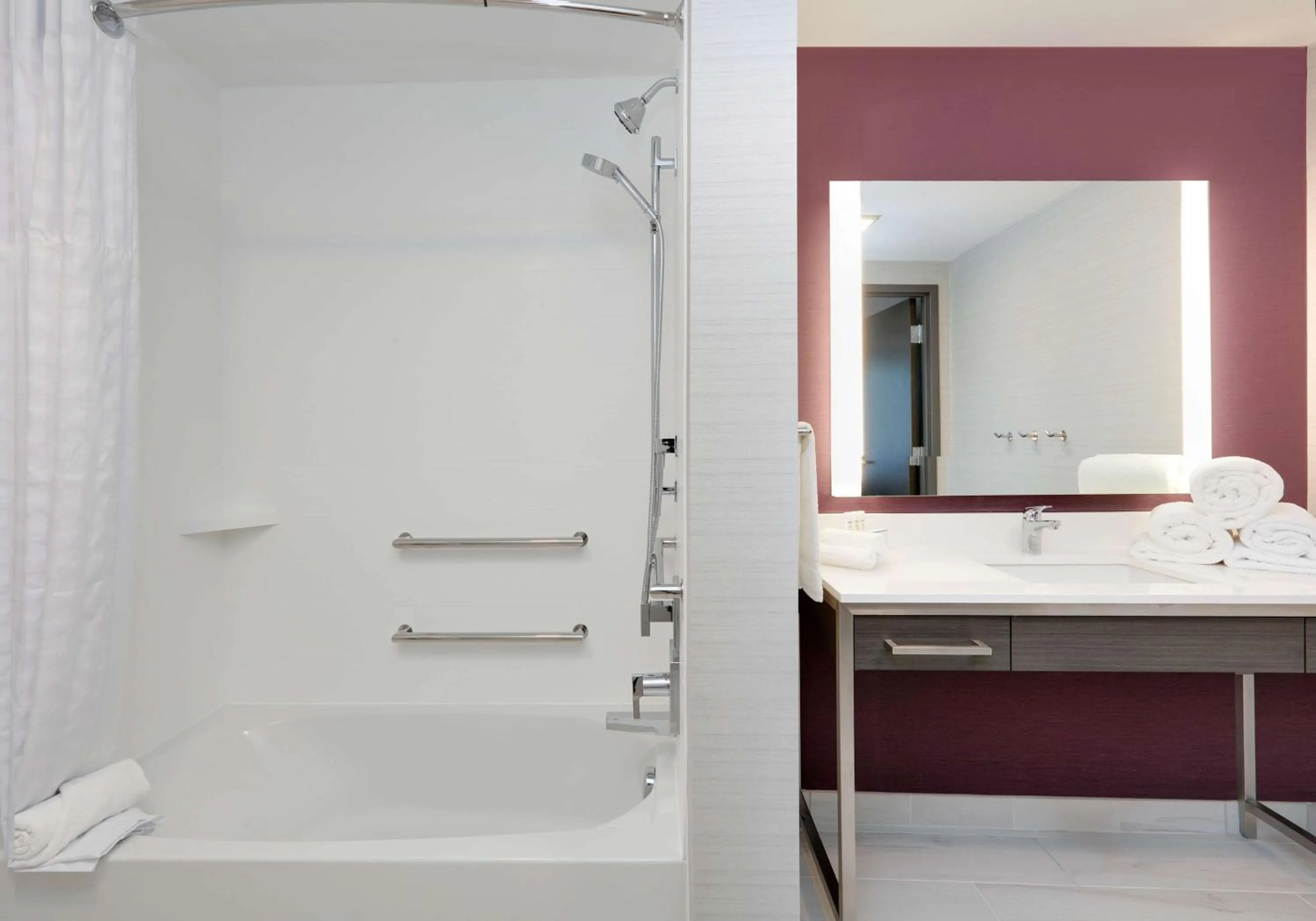 Bathroom in Homewood Suites By Hilton Irvine Spectrum Lake Forest