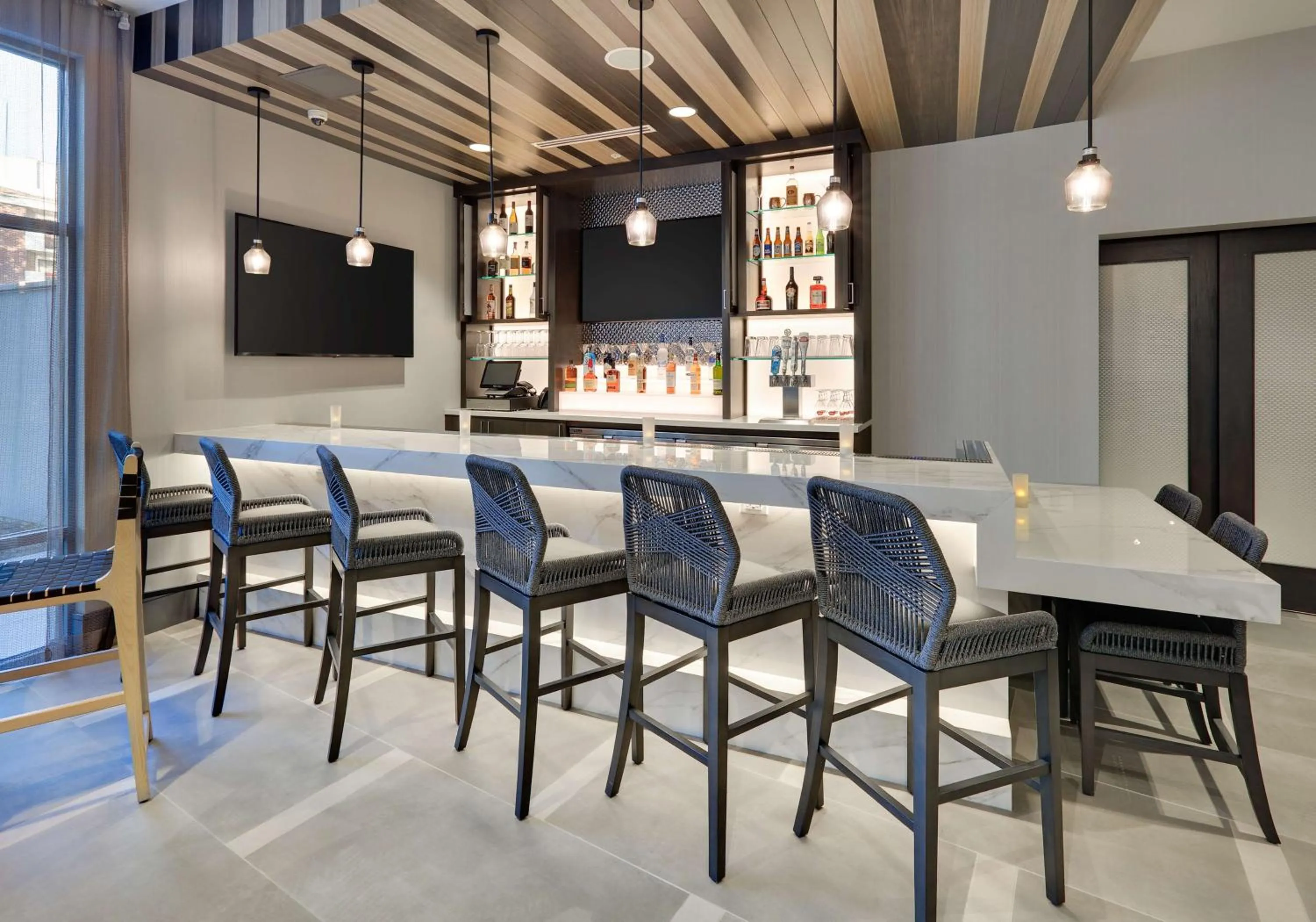 Lounge or bar in Hampton Inn by Hilton Irvine Spectrum Lake Forest