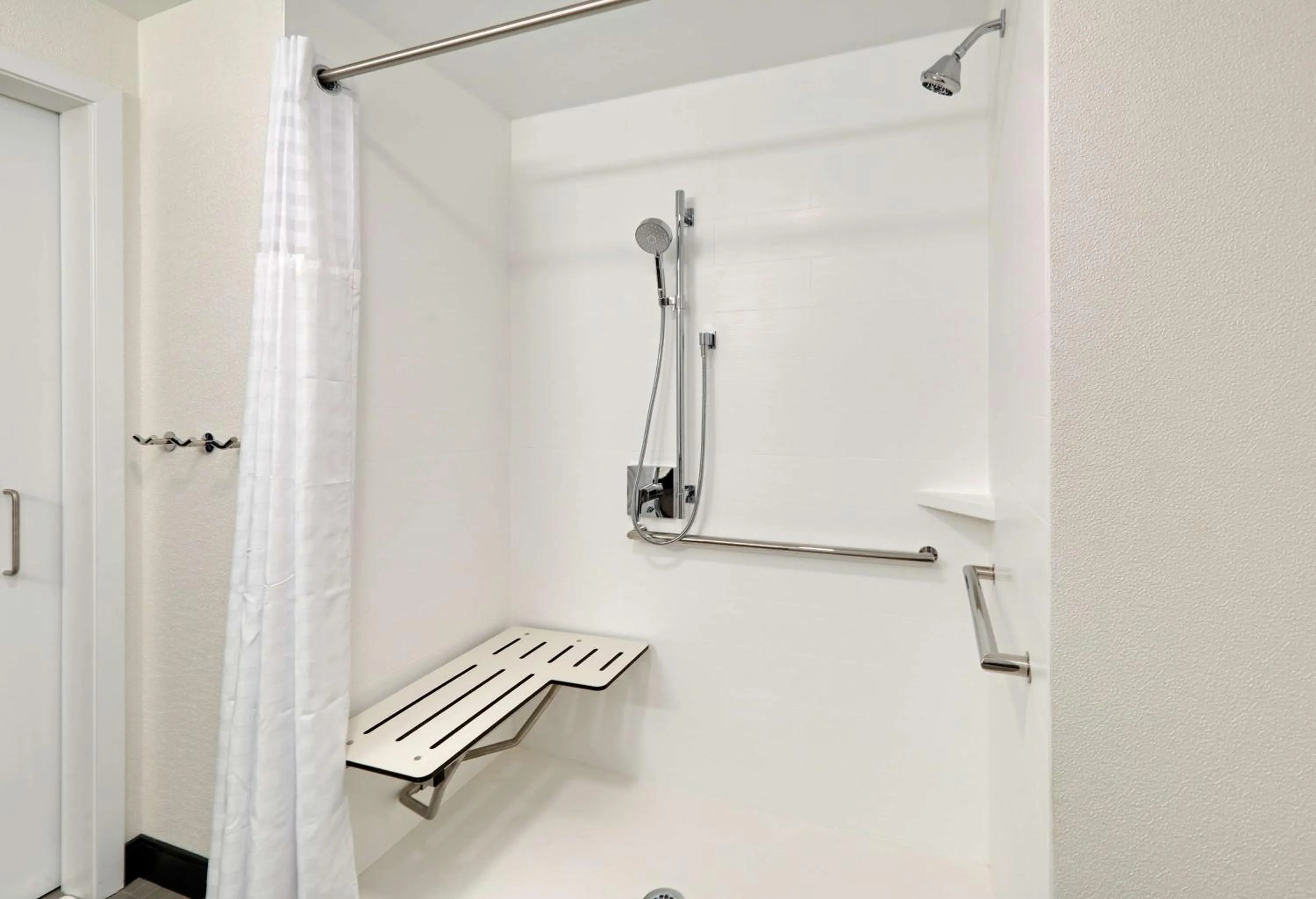 Bathroom in Hampton Inn by Hilton Irvine Spectrum Lake Forest