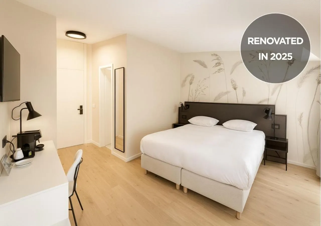 Bedroom, Bed in Grand Hotel et Centre Thermal d'Yverdon-les-Bains