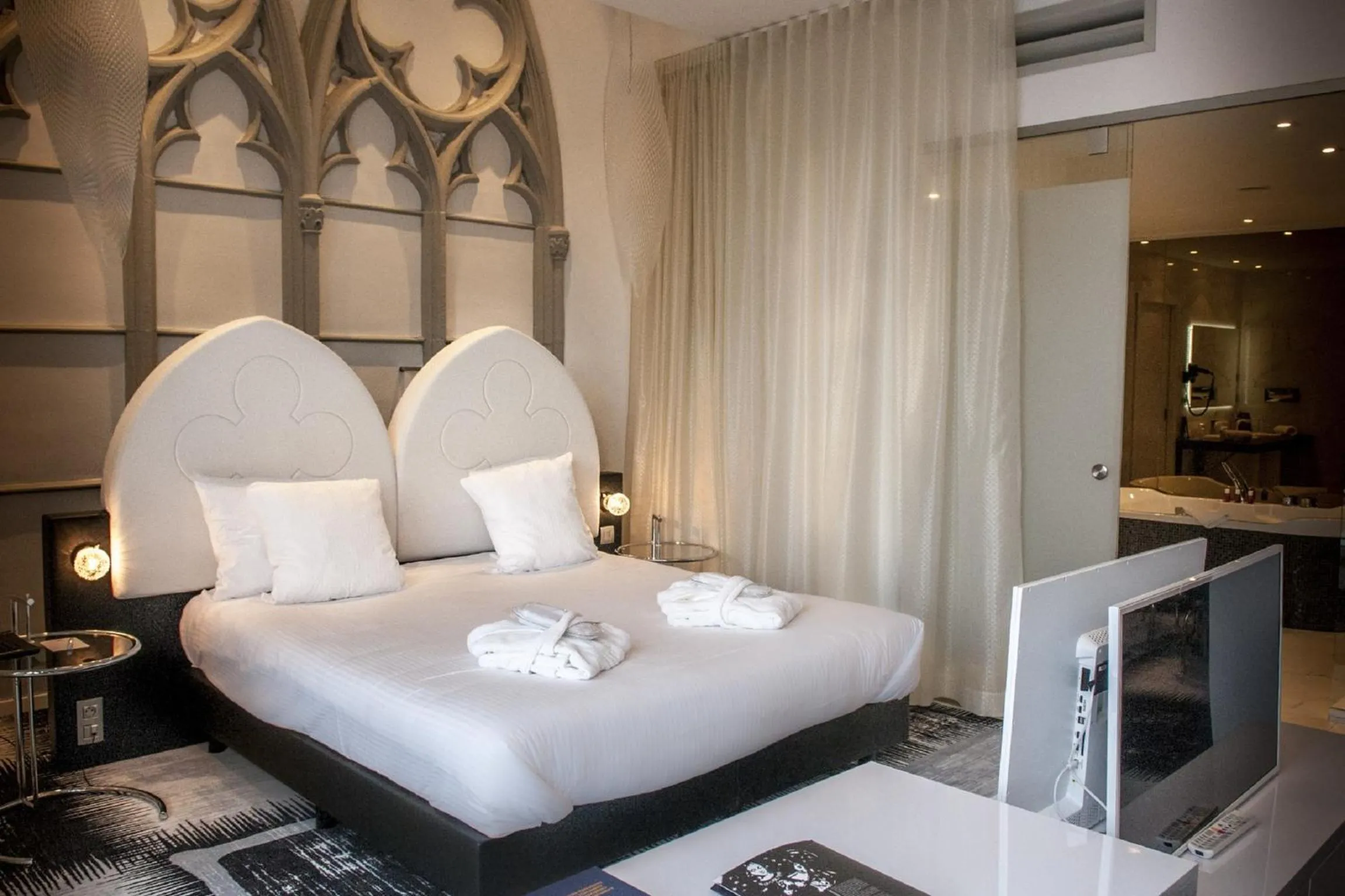 Photo of the whole room, Bed in Martin's Dream Hotel