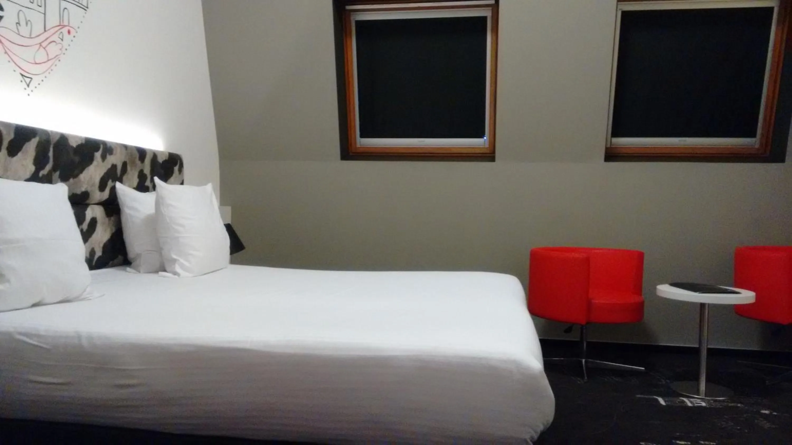 Night, Bed in Martin's Dream Hotel