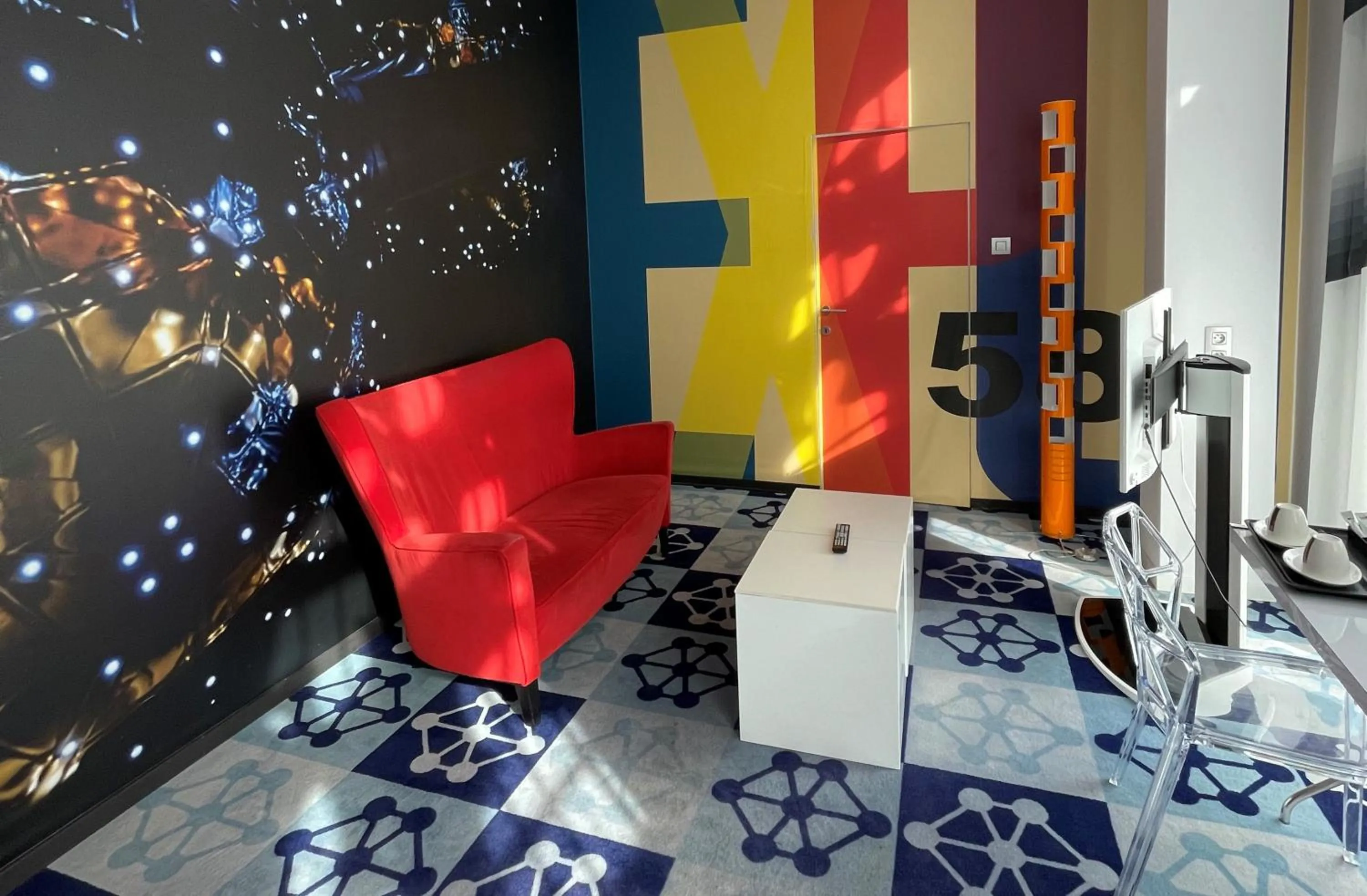 TV and multimedia in Martin's Dream Hotel