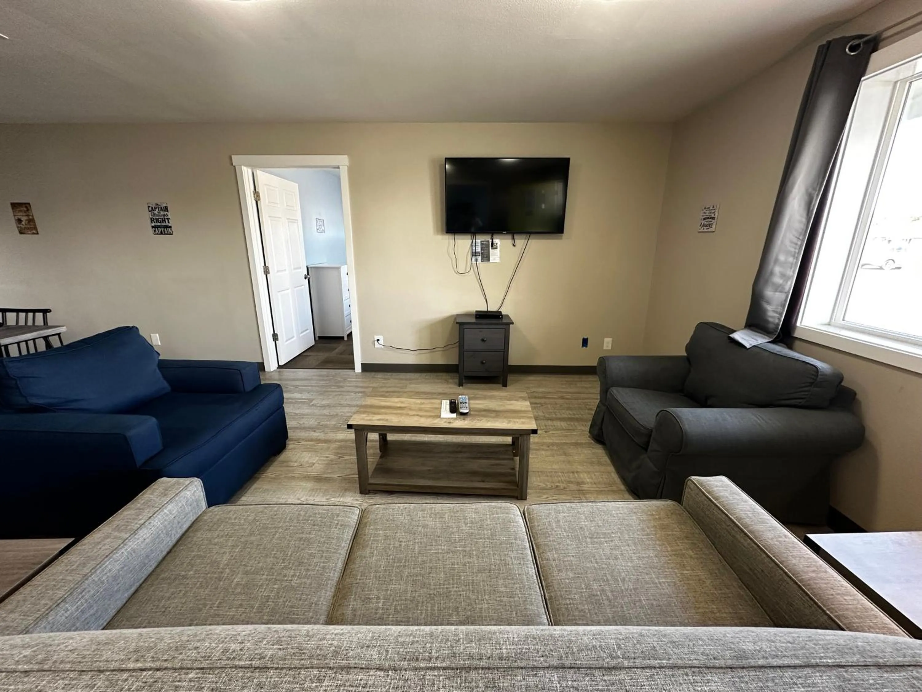 TV and multimedia in Coastal Inn and Suites