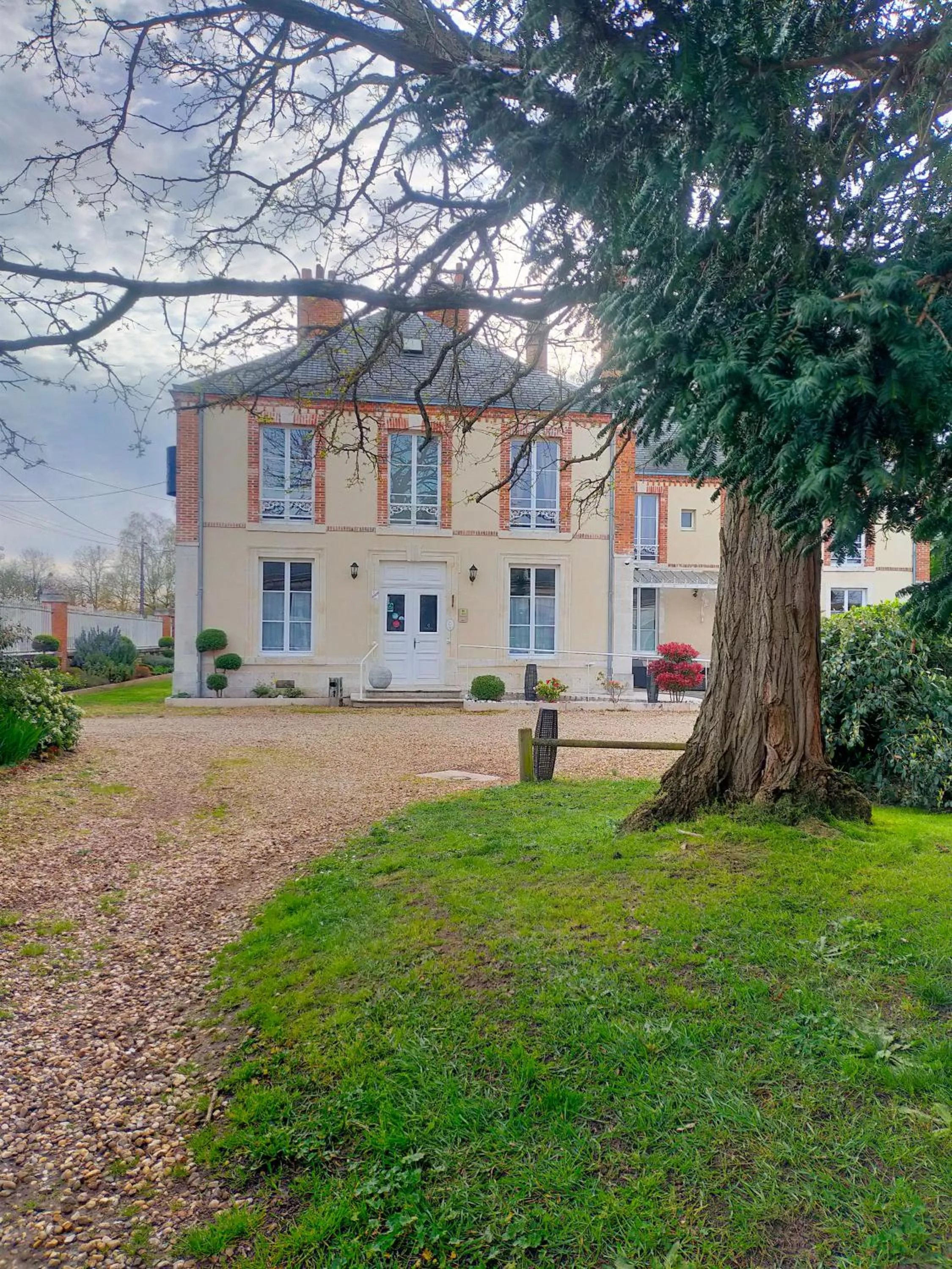 Logis Hotels Restaurants- Villa des Bordes