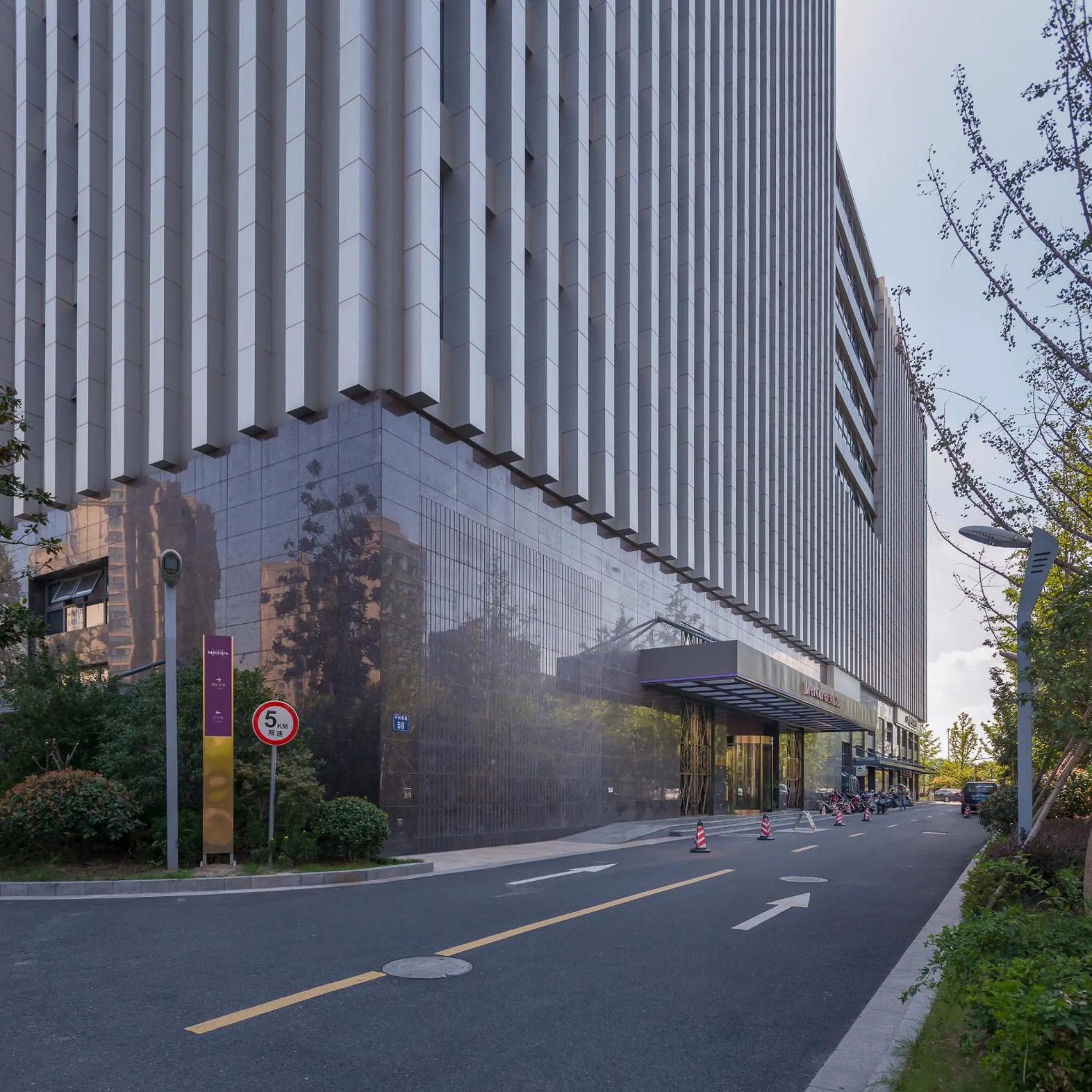 Property building in Mercure Hotel Hangzhou East Railway Station