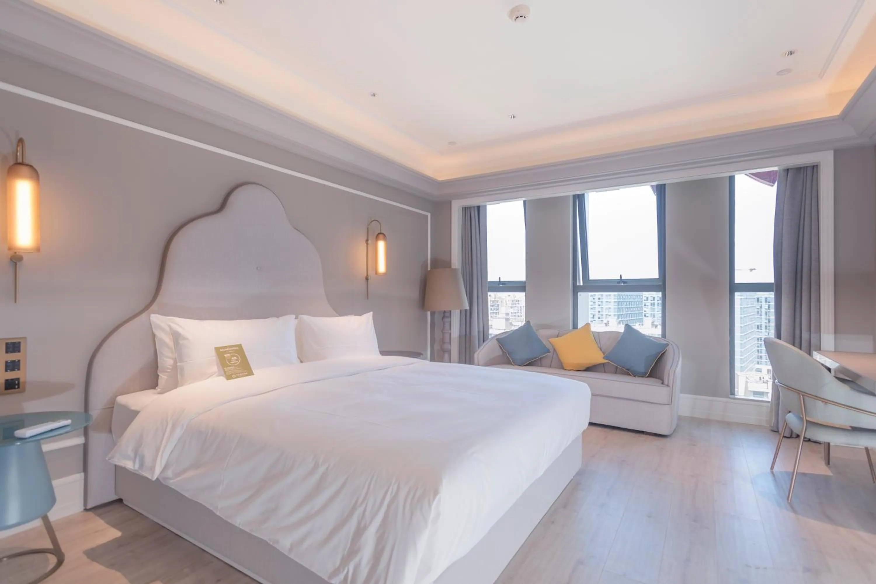 Superior King Room in Mercure Hotel Hangzhou East Railway Station