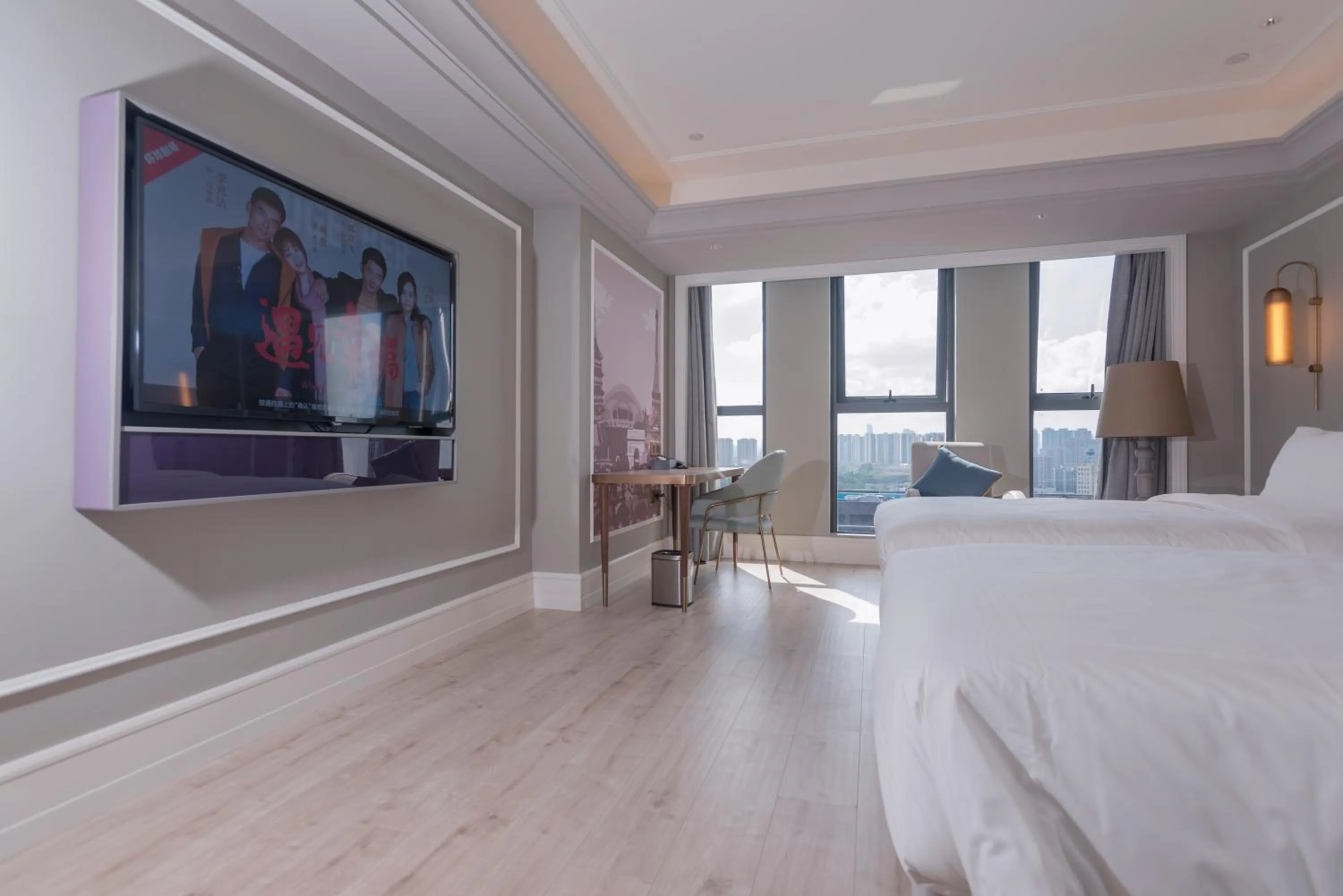 Photo of the whole room, Bed in Mercure Hotel Hangzhou East Railway Station