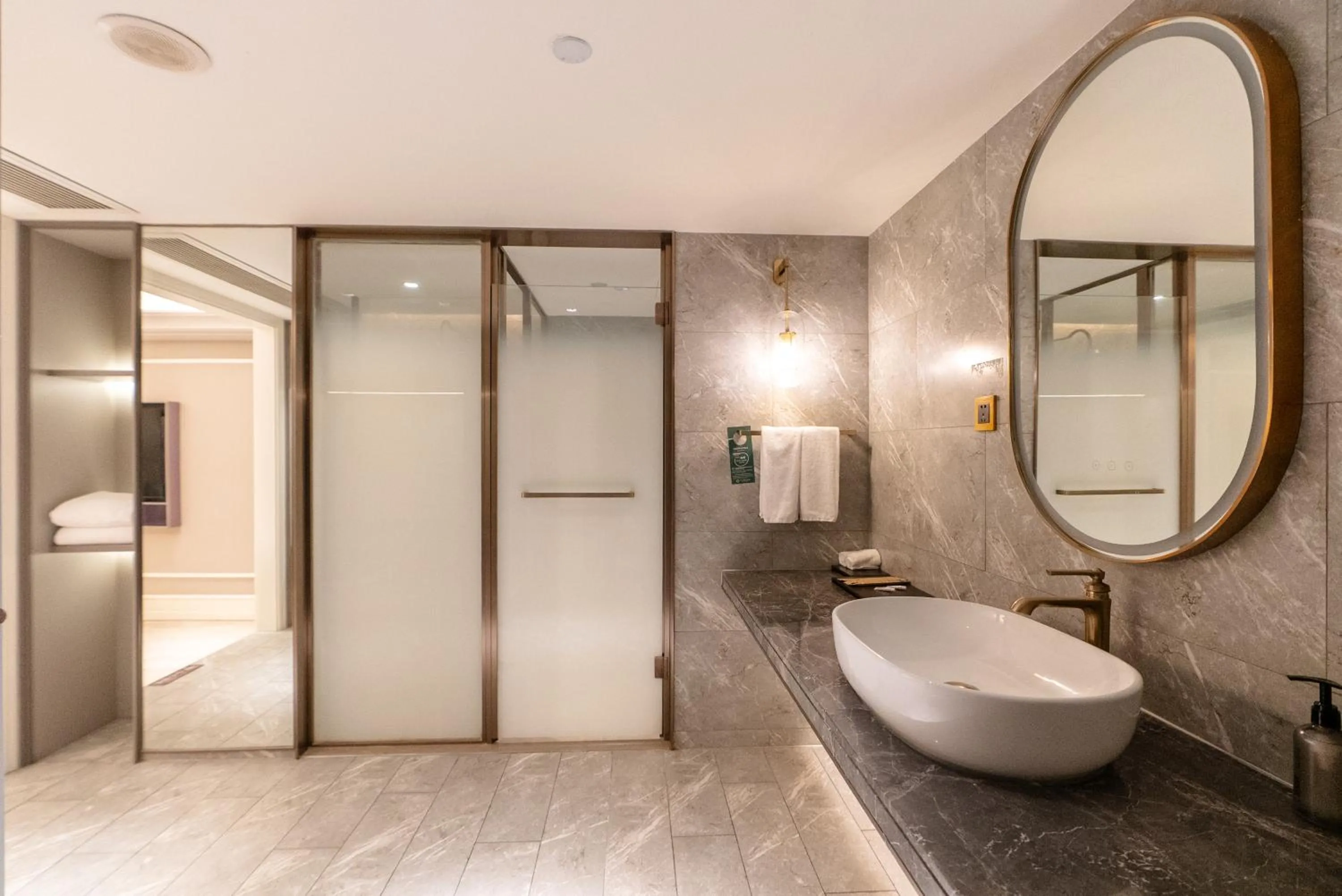 Toilet in Mercure Hotel Hangzhou East Railway Station