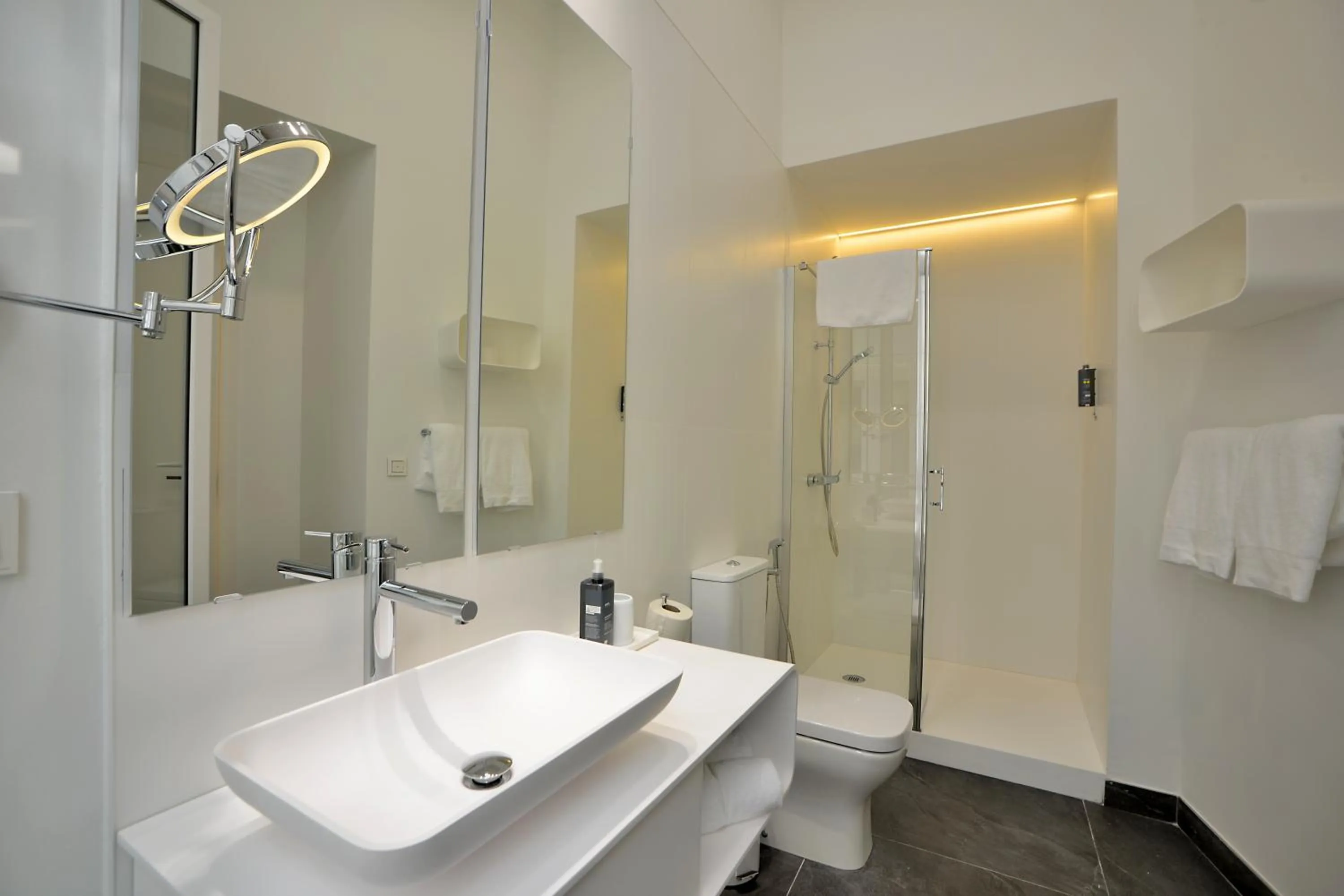 Bathroom in Plaza Mina Suites - Adults Recommended by Luxury Suites Cadiz
