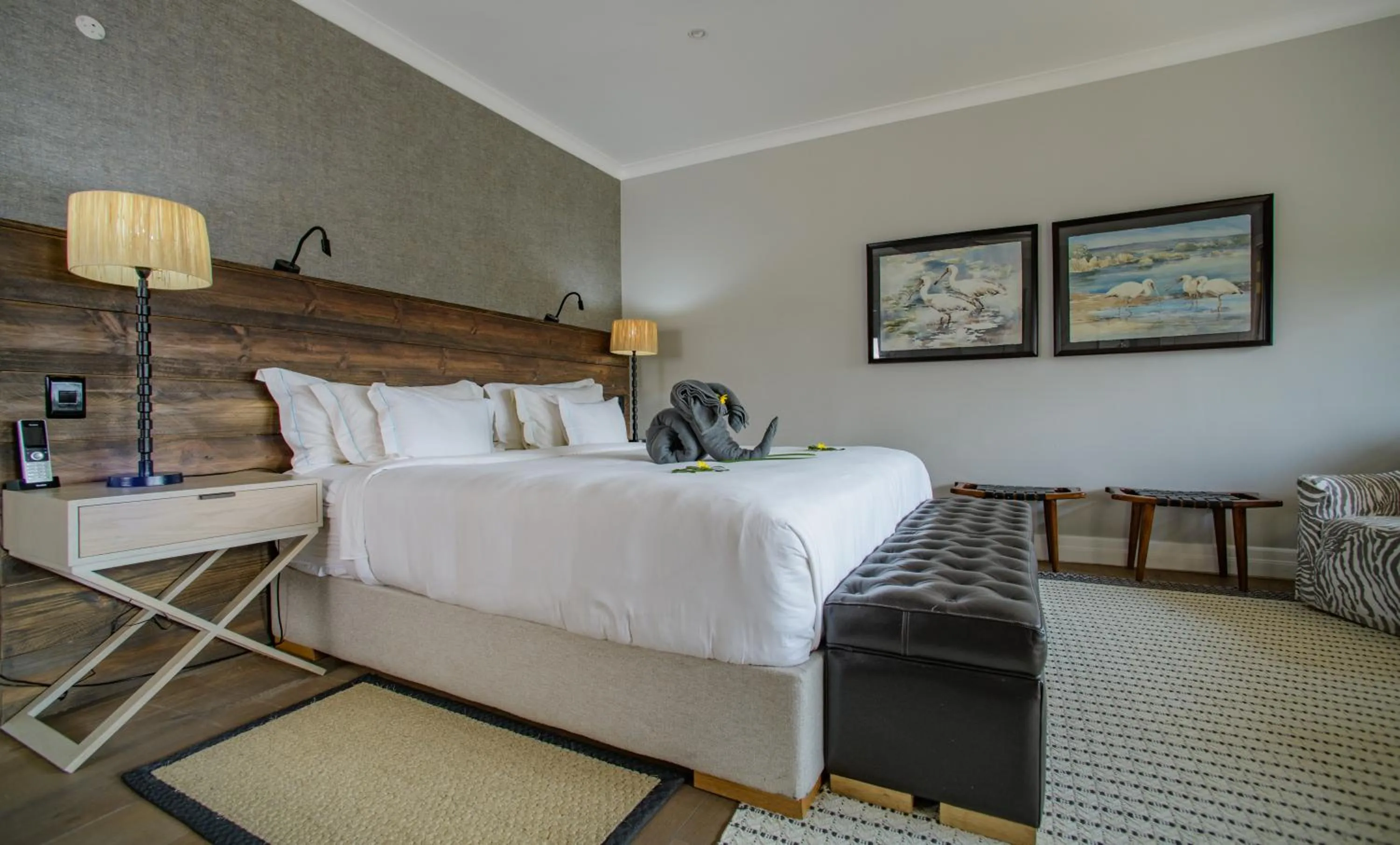 Bedroom, Bed in Valley Lodge - Babanango Game Reserve