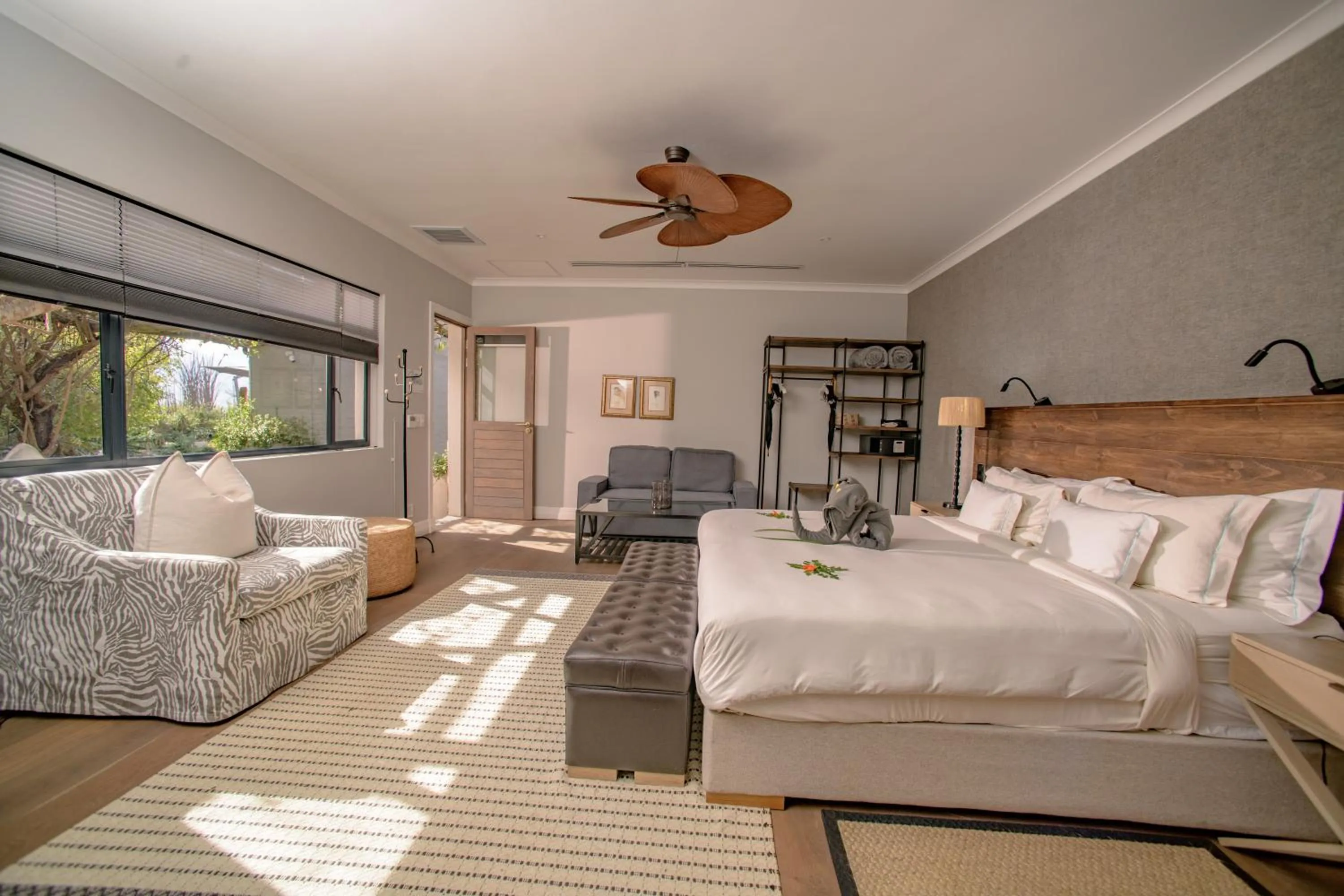 Bedroom, Bed in Valley Lodge - Babanango Game Reserve
