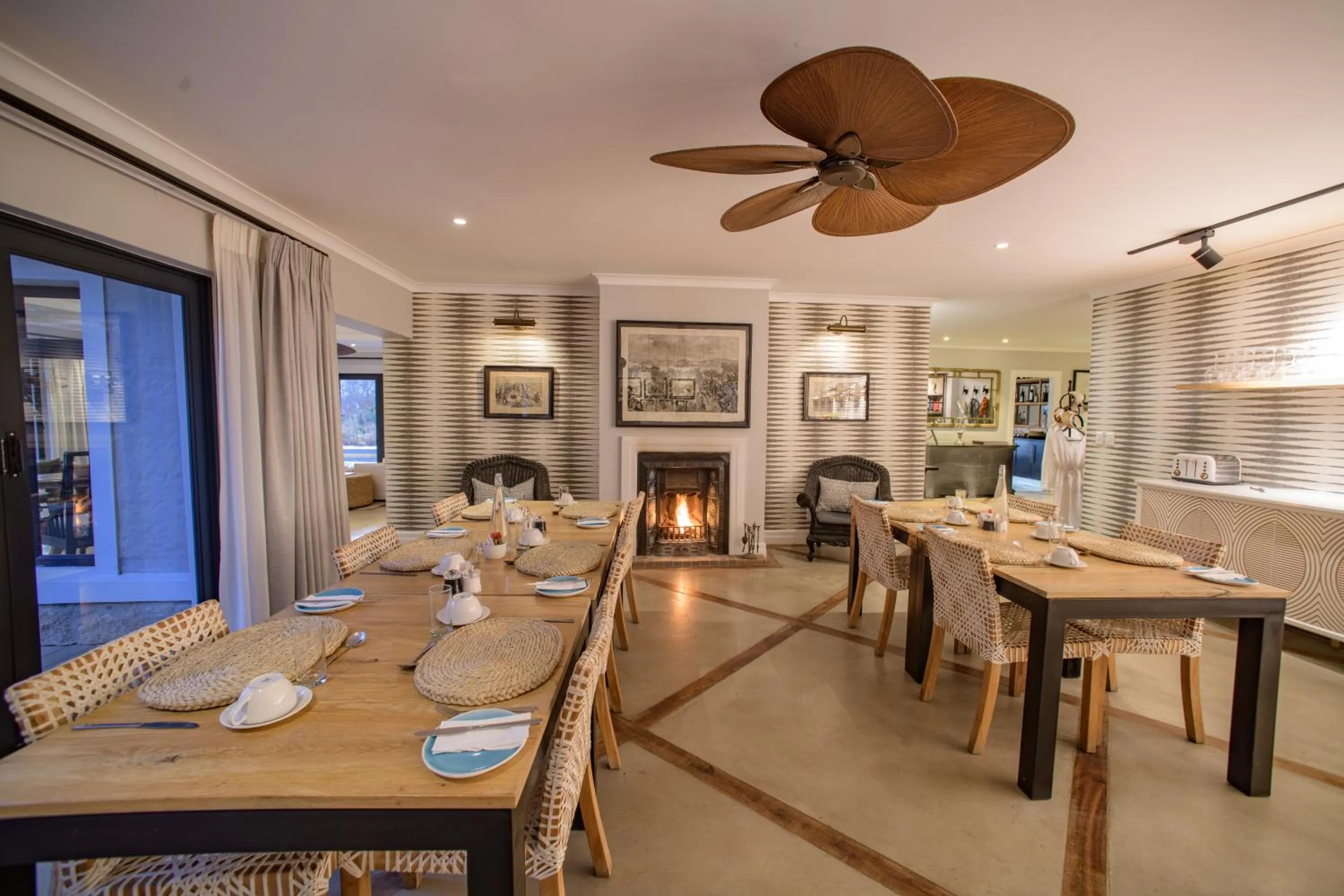 Lounge or bar in Valley Lodge - Babanango Game Reserve