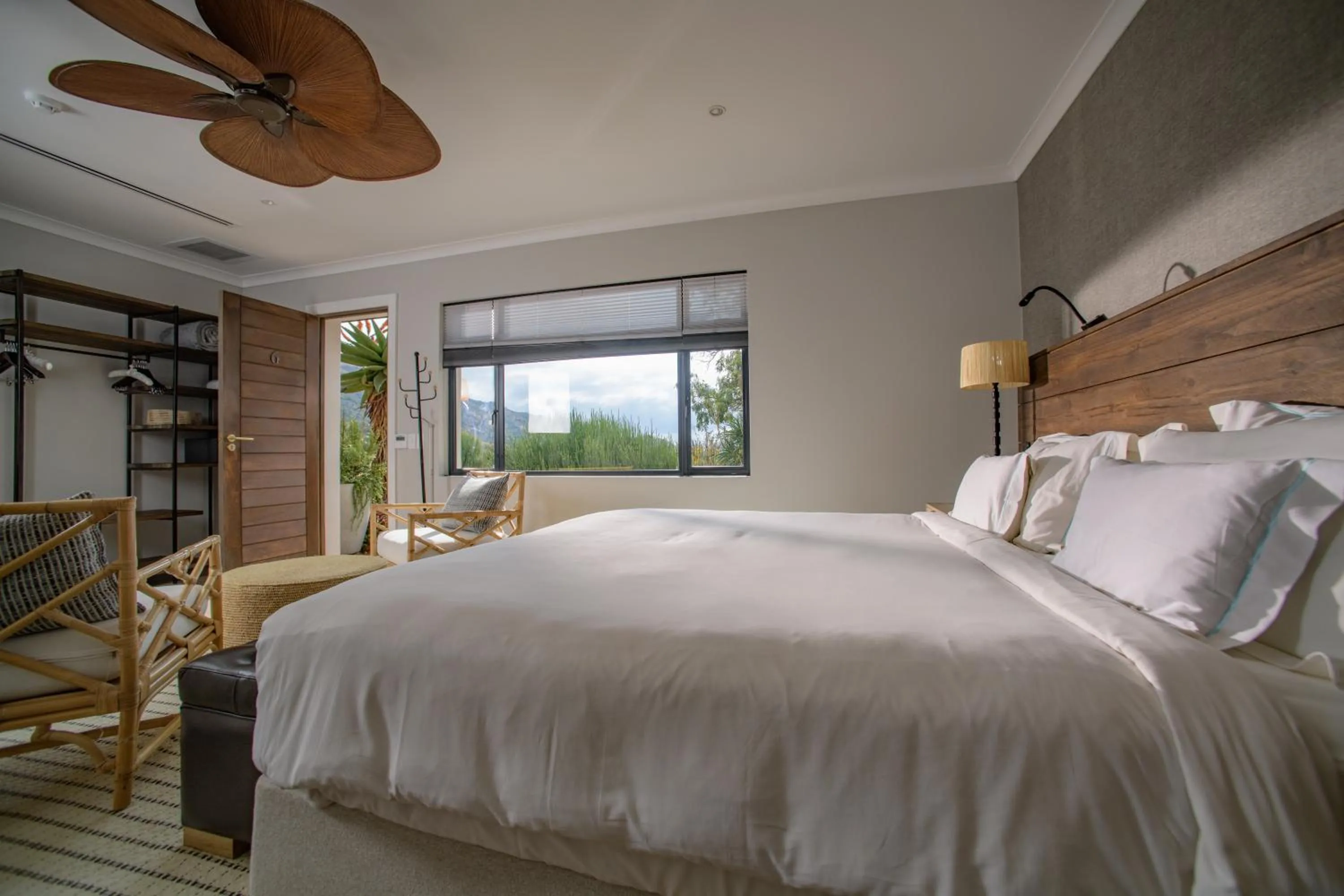 Bedroom, Bed in Valley Lodge - Babanango Game Reserve