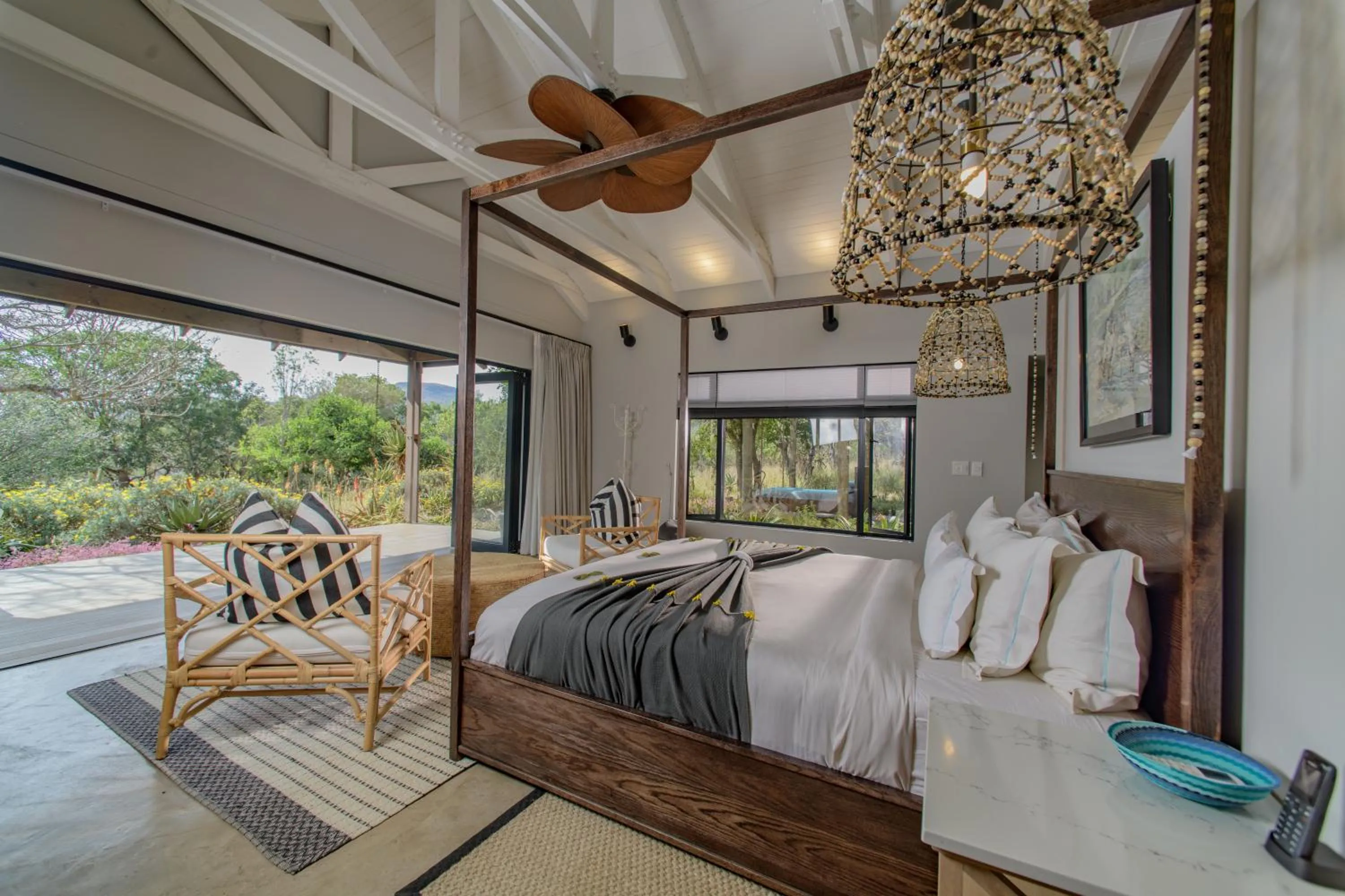 Bedroom, Bed in Valley Lodge - Babanango Game Reserve