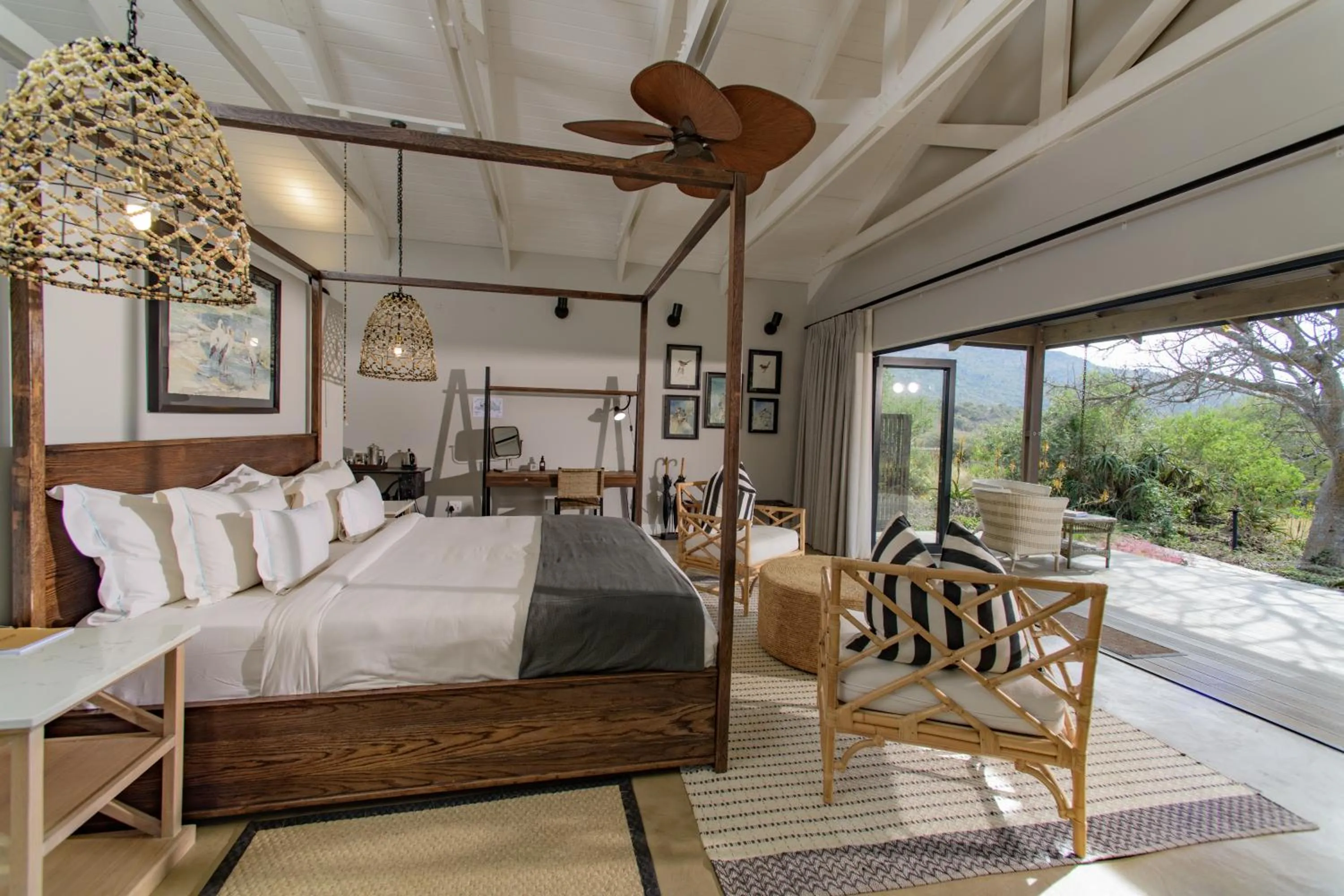Bedroom, Bed in Valley Lodge - Babanango Game Reserve
