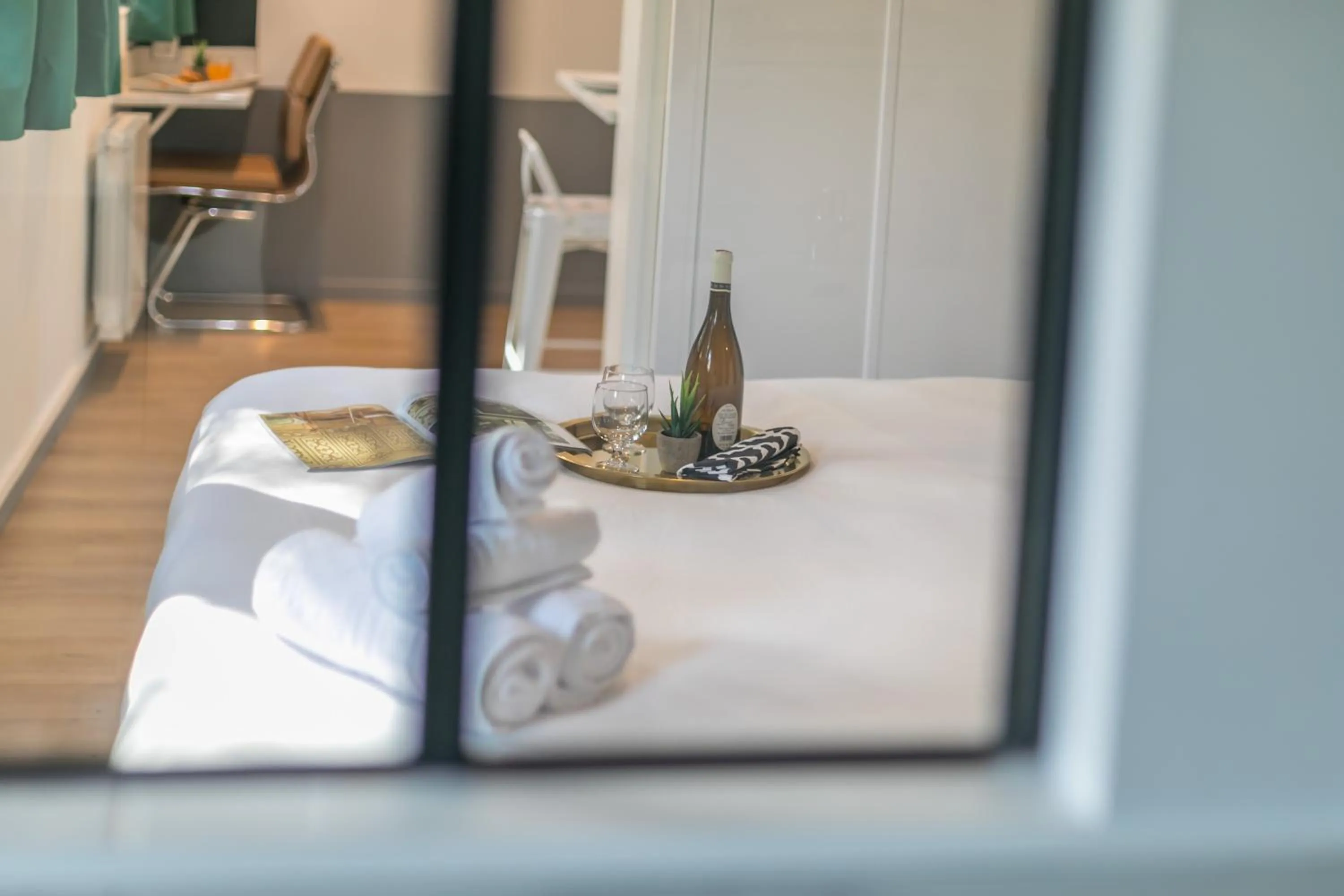 Alcoholic drinks, Bed in WS Tour Eiffel - Saint-Charles