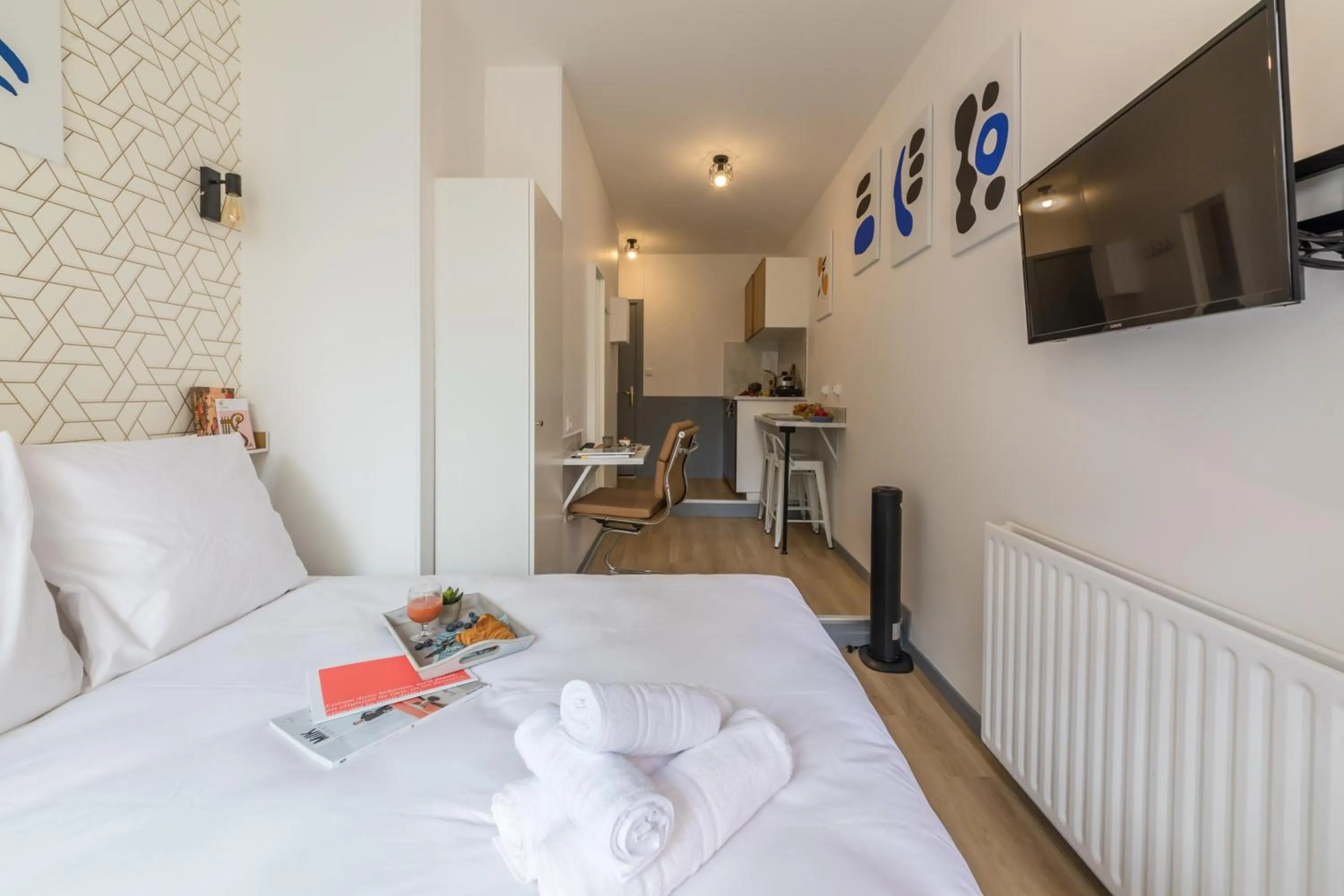 Communal lounge/ TV room, Bed in WS Tour Eiffel - Saint-Charles