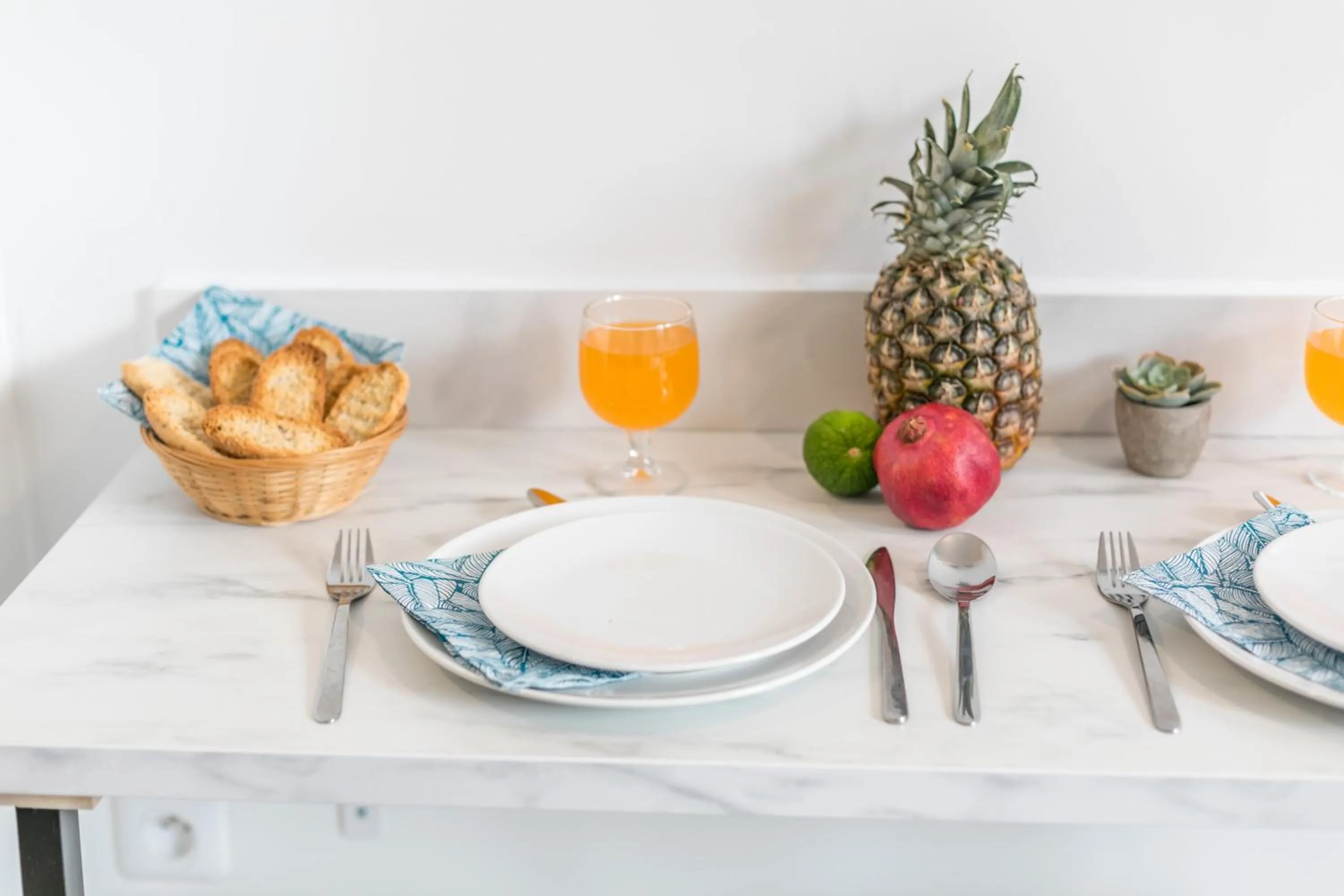 Dining area in WS Tour Eiffel - Saint-Charles