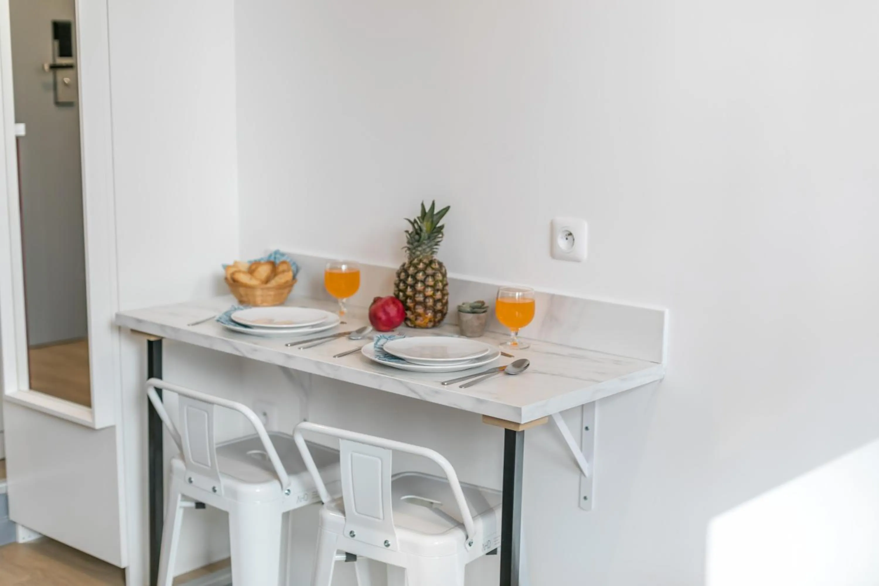 Dining area in WS Tour Eiffel - Saint-Charles