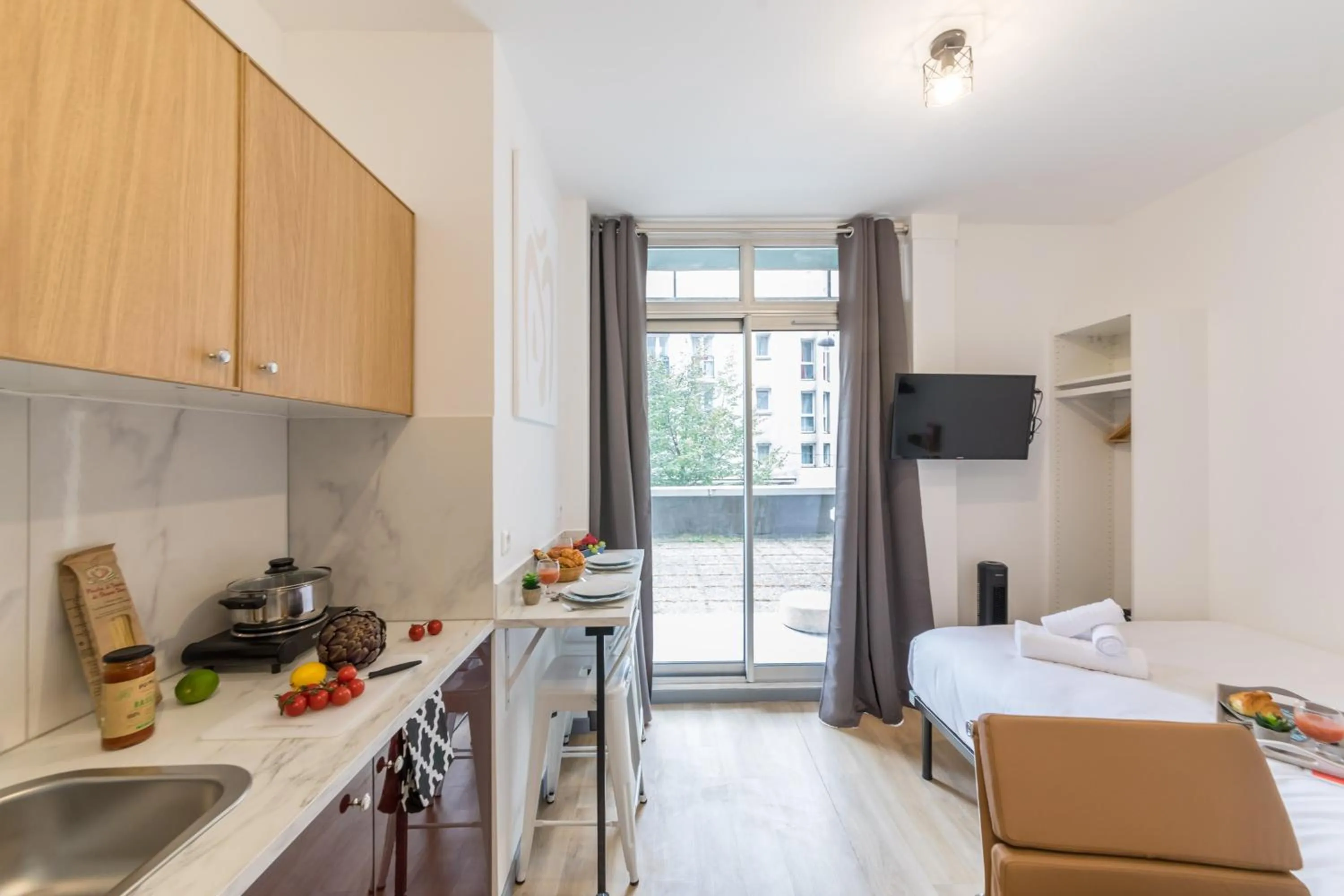 Kitchen or kitchenette, Bed in WS Tour Eiffel - Saint-Charles