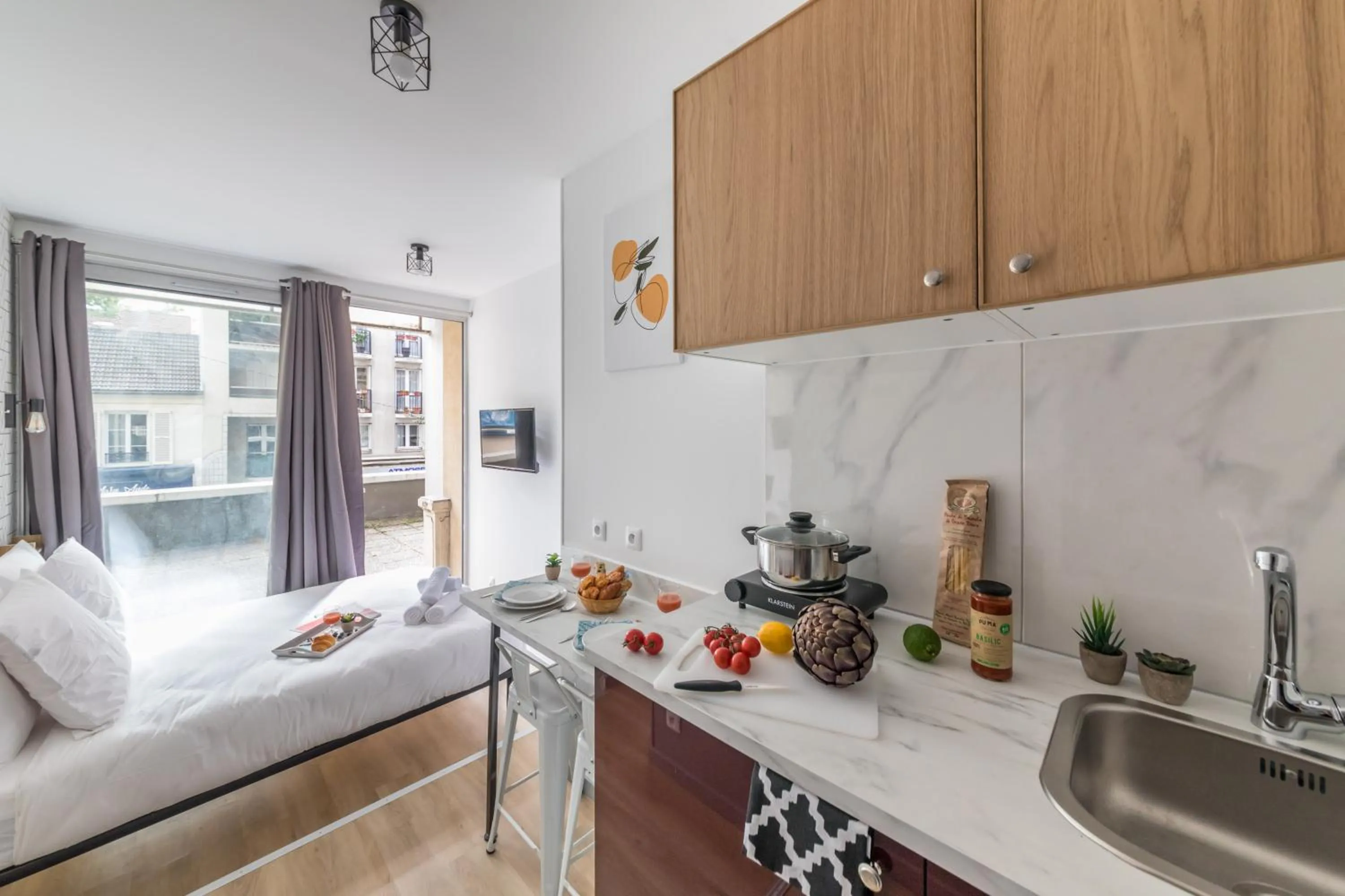 Dining area, Bed in WS Tour Eiffel - Saint-Charles