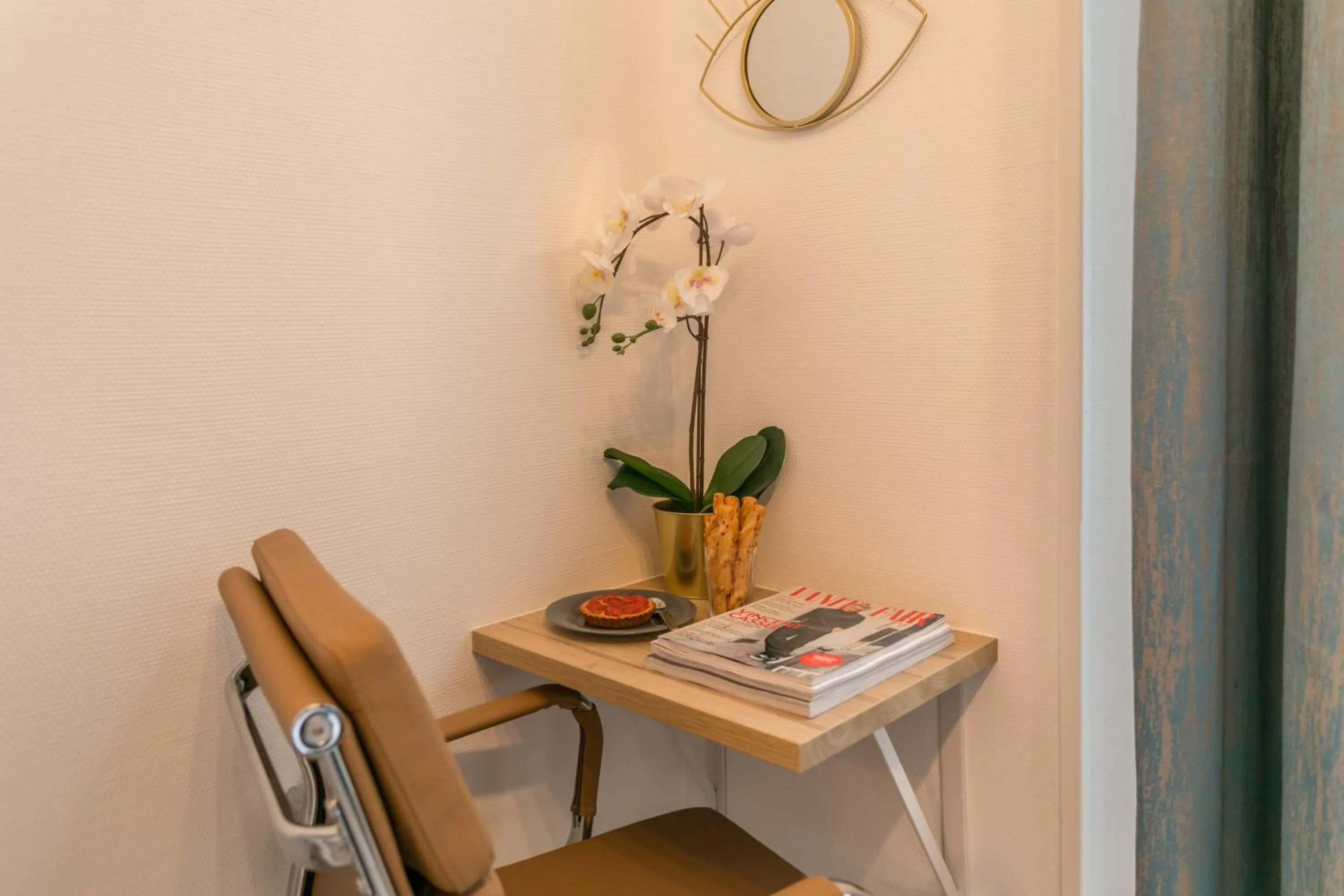 Decorative detail in WS Tour Eiffel - Saint-Charles