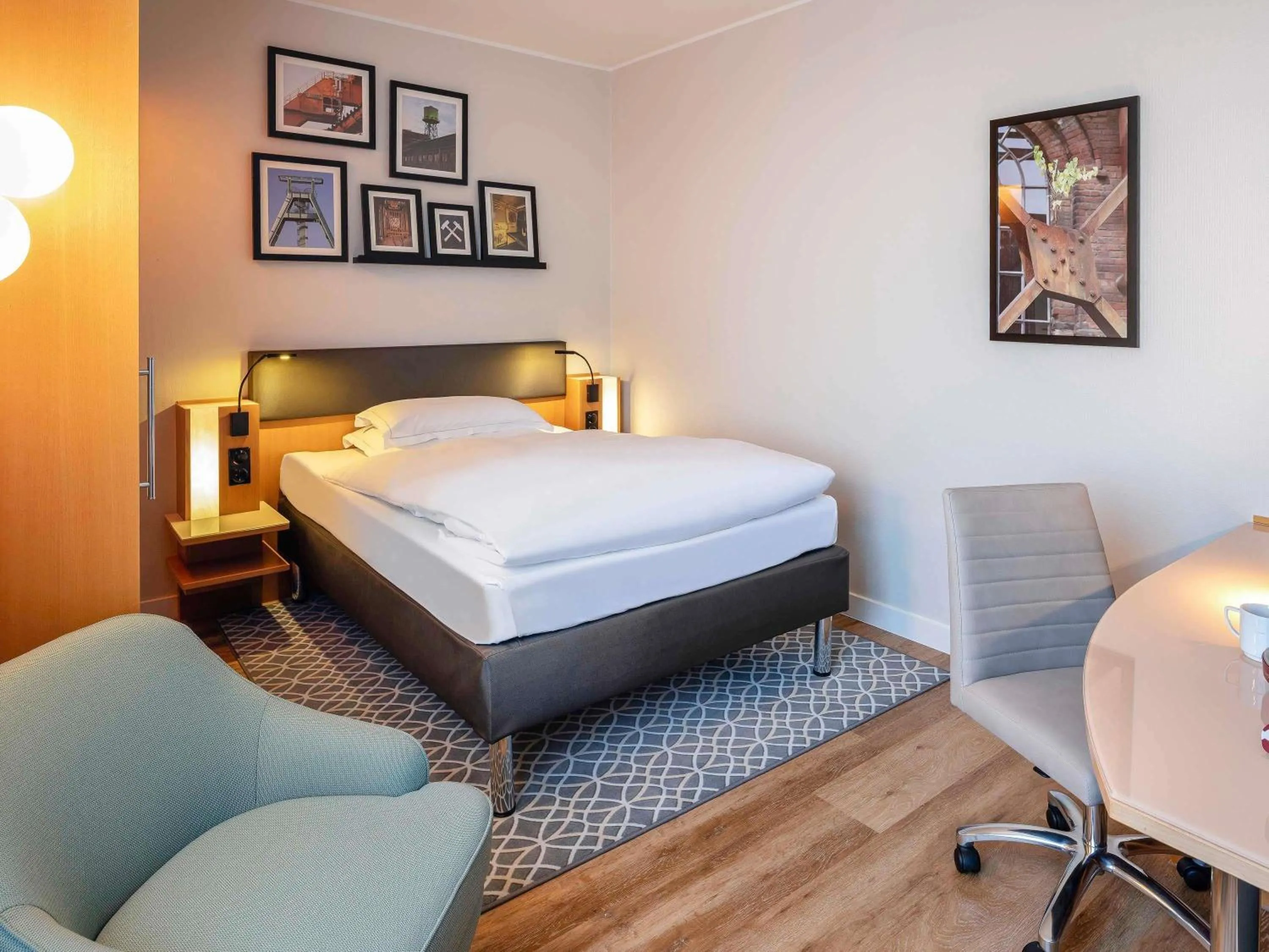 Bedroom, Bed in Mercure Hotel Bochum City