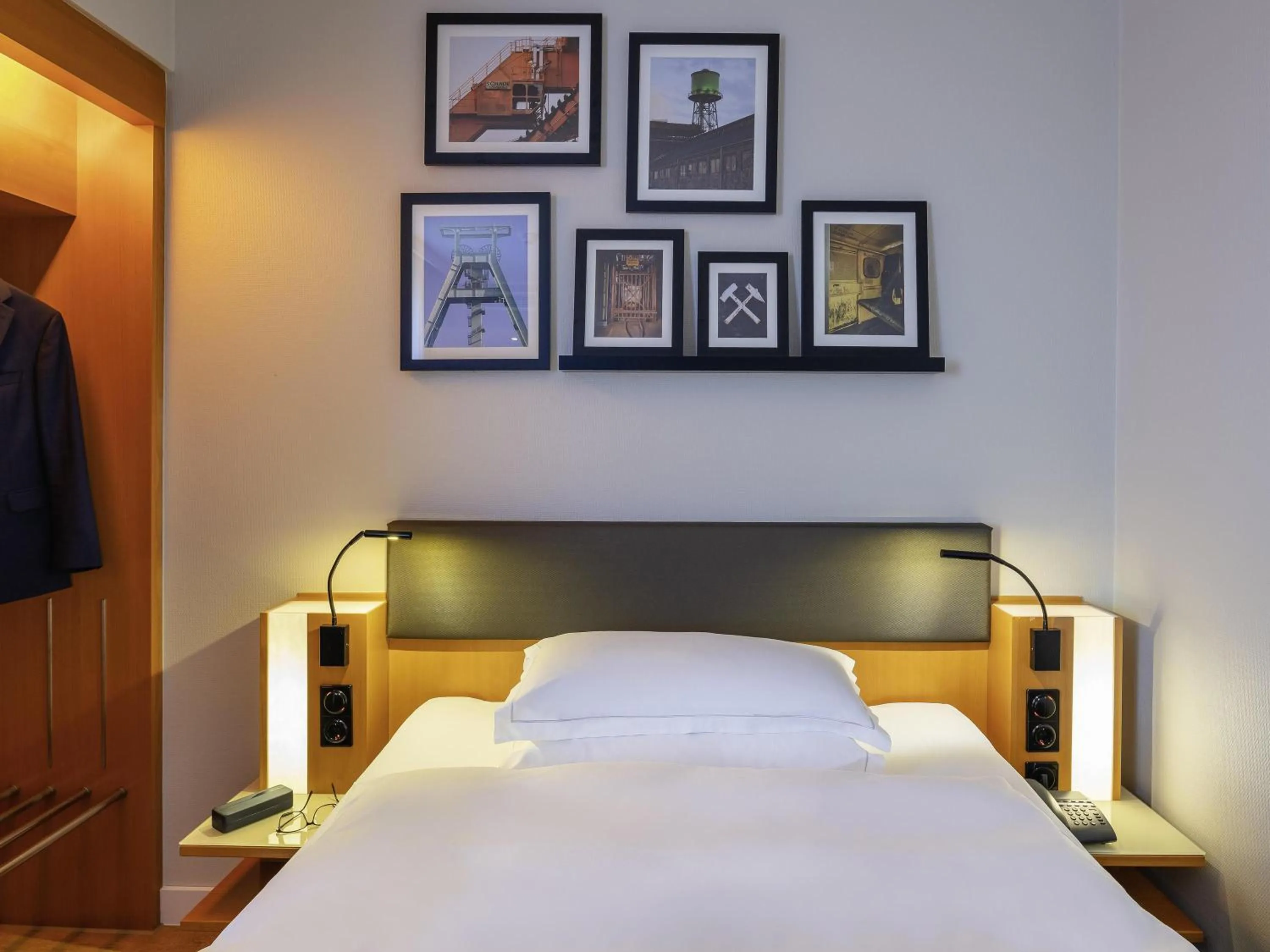 Bedroom, Bed in Mercure Hotel Bochum City