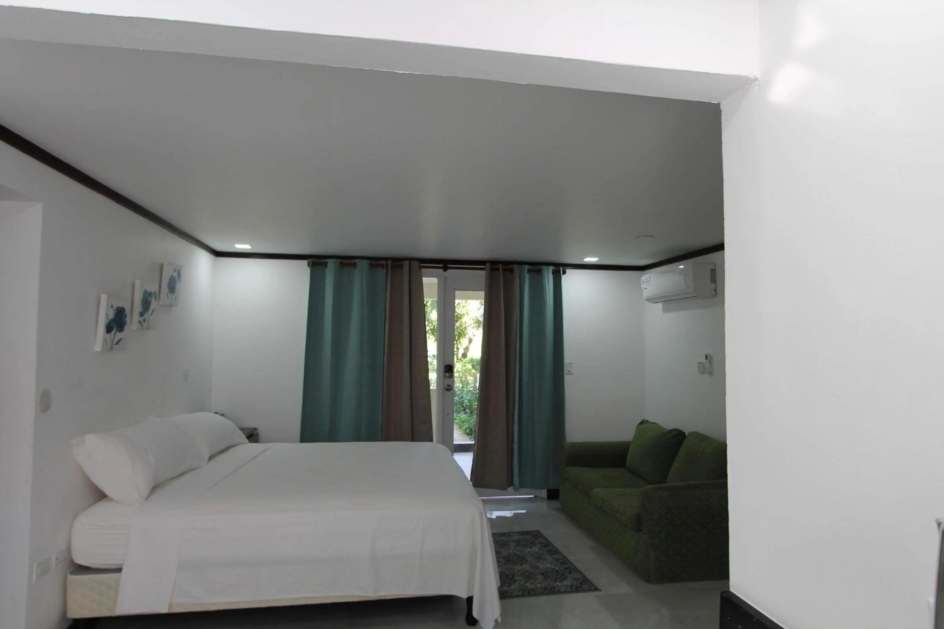 Photo of the whole room, Bed in Sand and Blue Seas