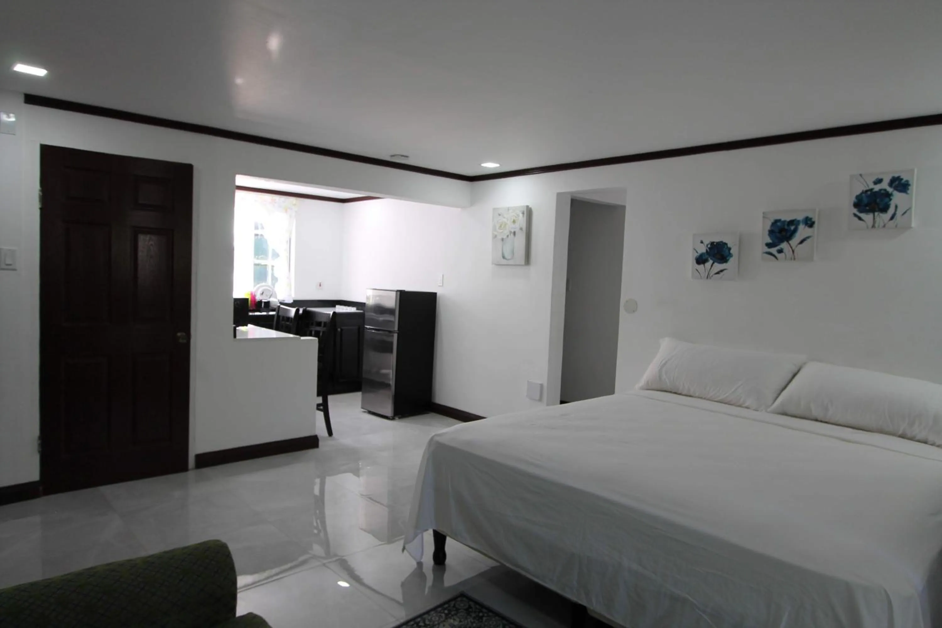 Photo of the whole room, Bed in Sand and Blue Seas