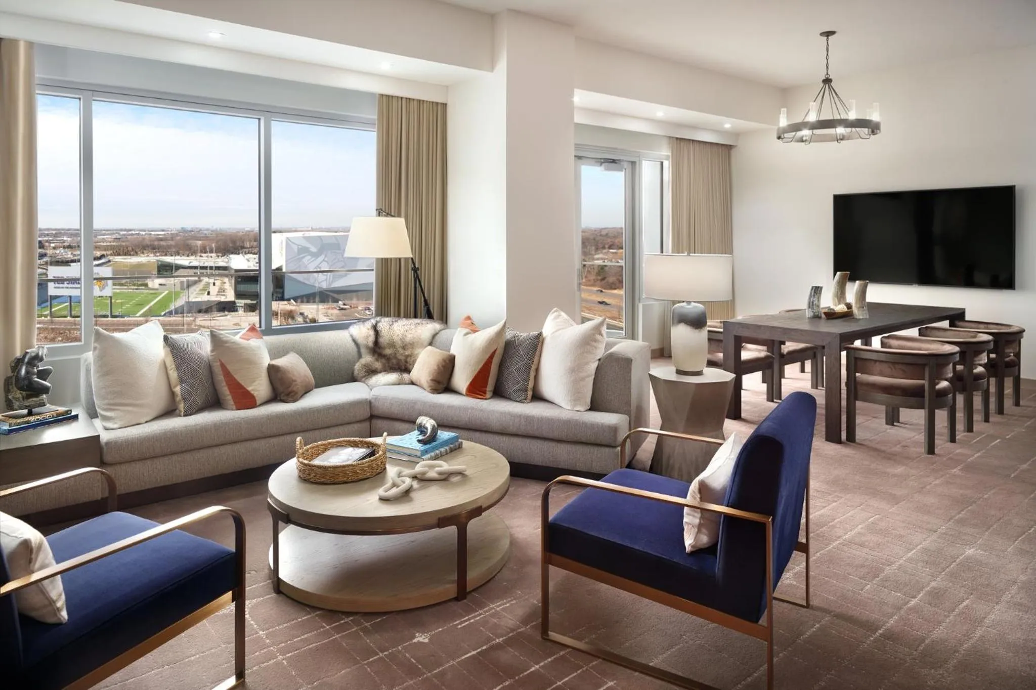 Photo of the whole room in Omni Viking Lakes