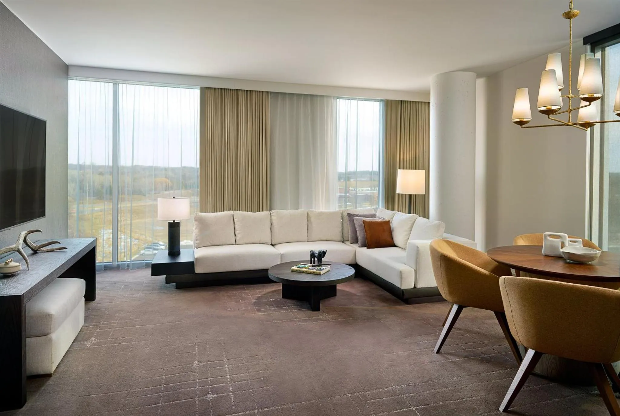 Photo of the whole room in Omni Viking Lakes