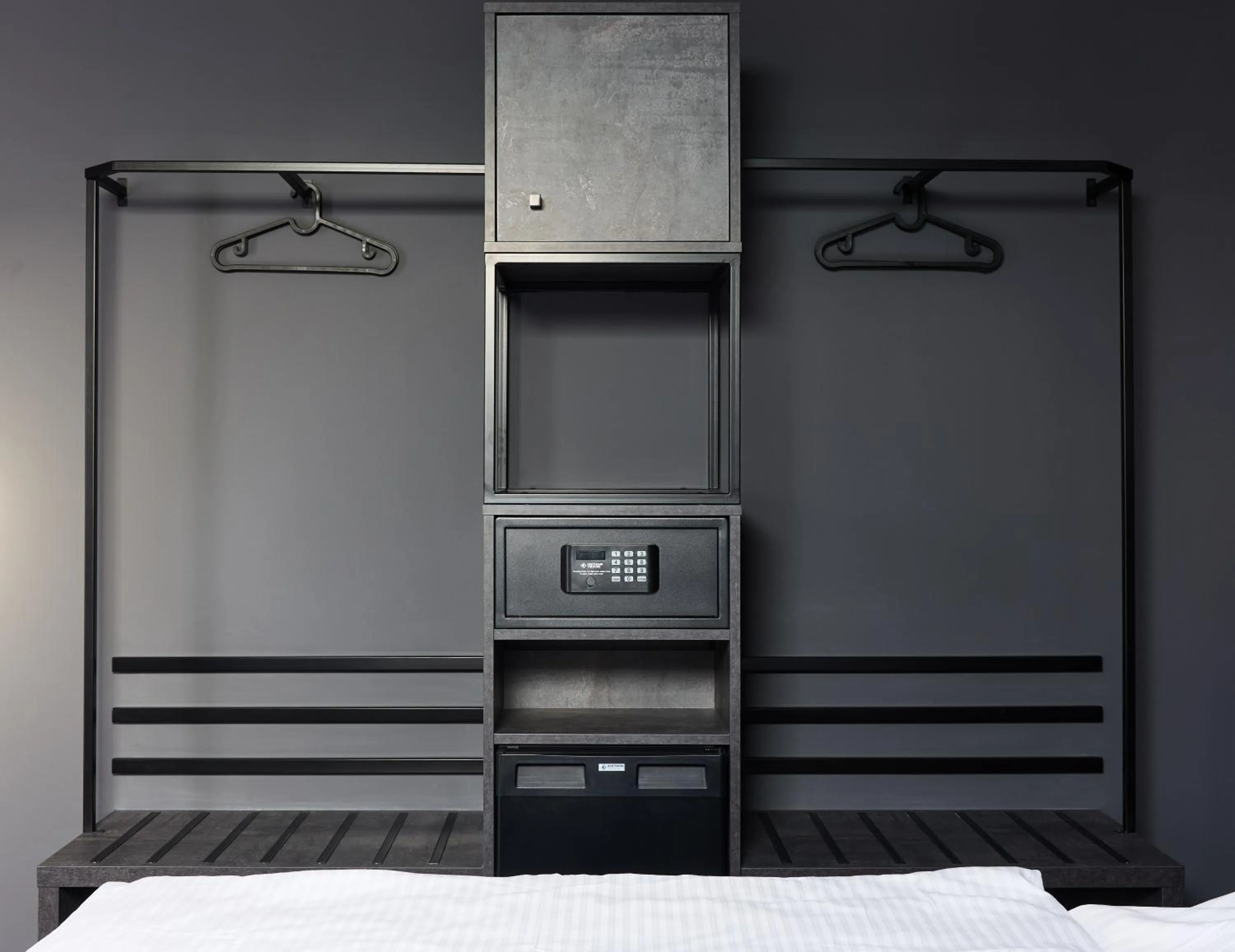 wardrobe, Bed in Hotel Elsen