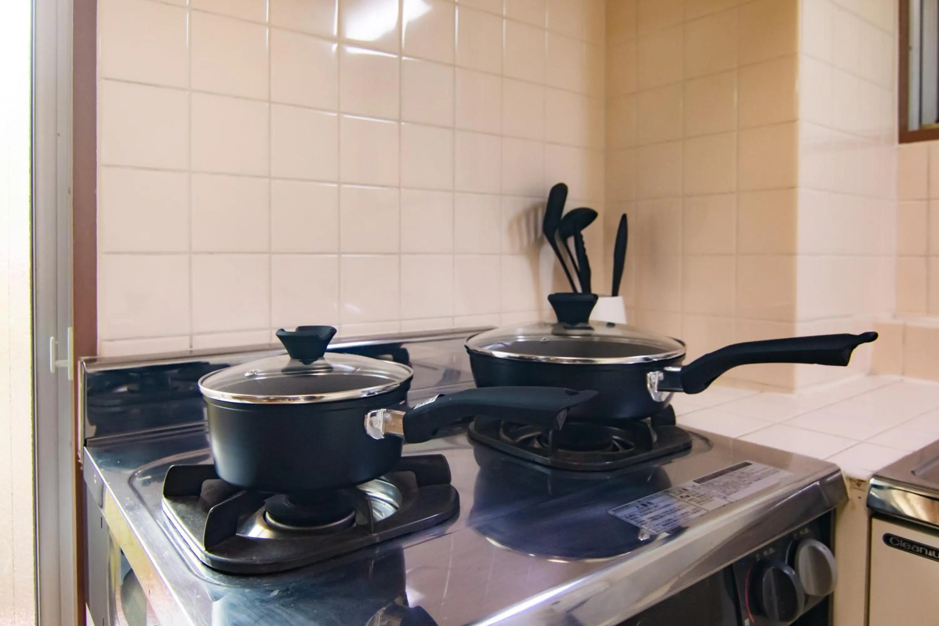 Yoyogi Apartment 2-401 by Tranova