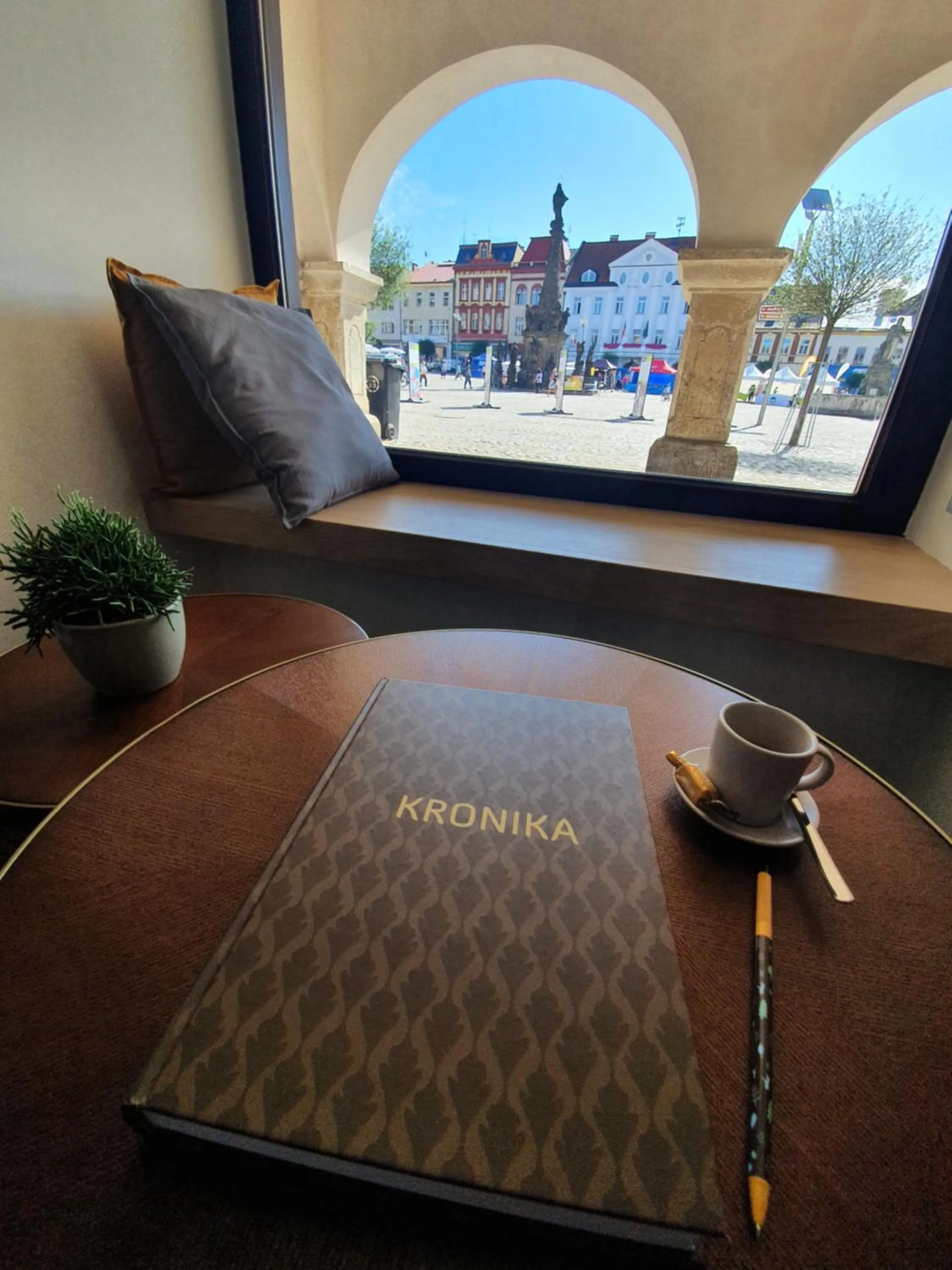 Communal lounge/ TV room in ART Hostel & Apartments