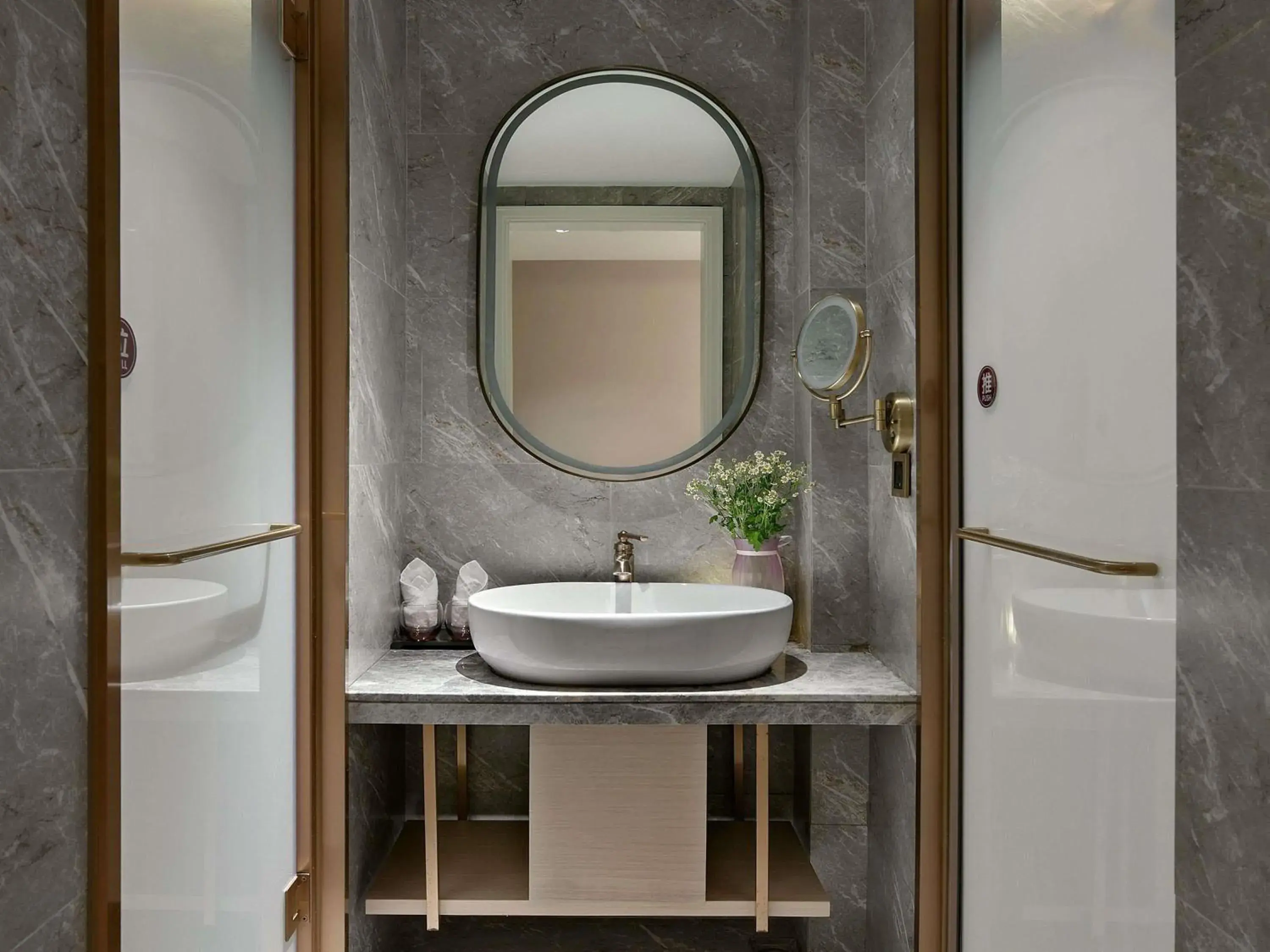 Superior Twin Room in Mercure Xiamen Zhongshan Road Pedestrian Street Seaview Superior Twin Room in Mercure Xiamen Zhongshan Road Pedestrian Street Seaview