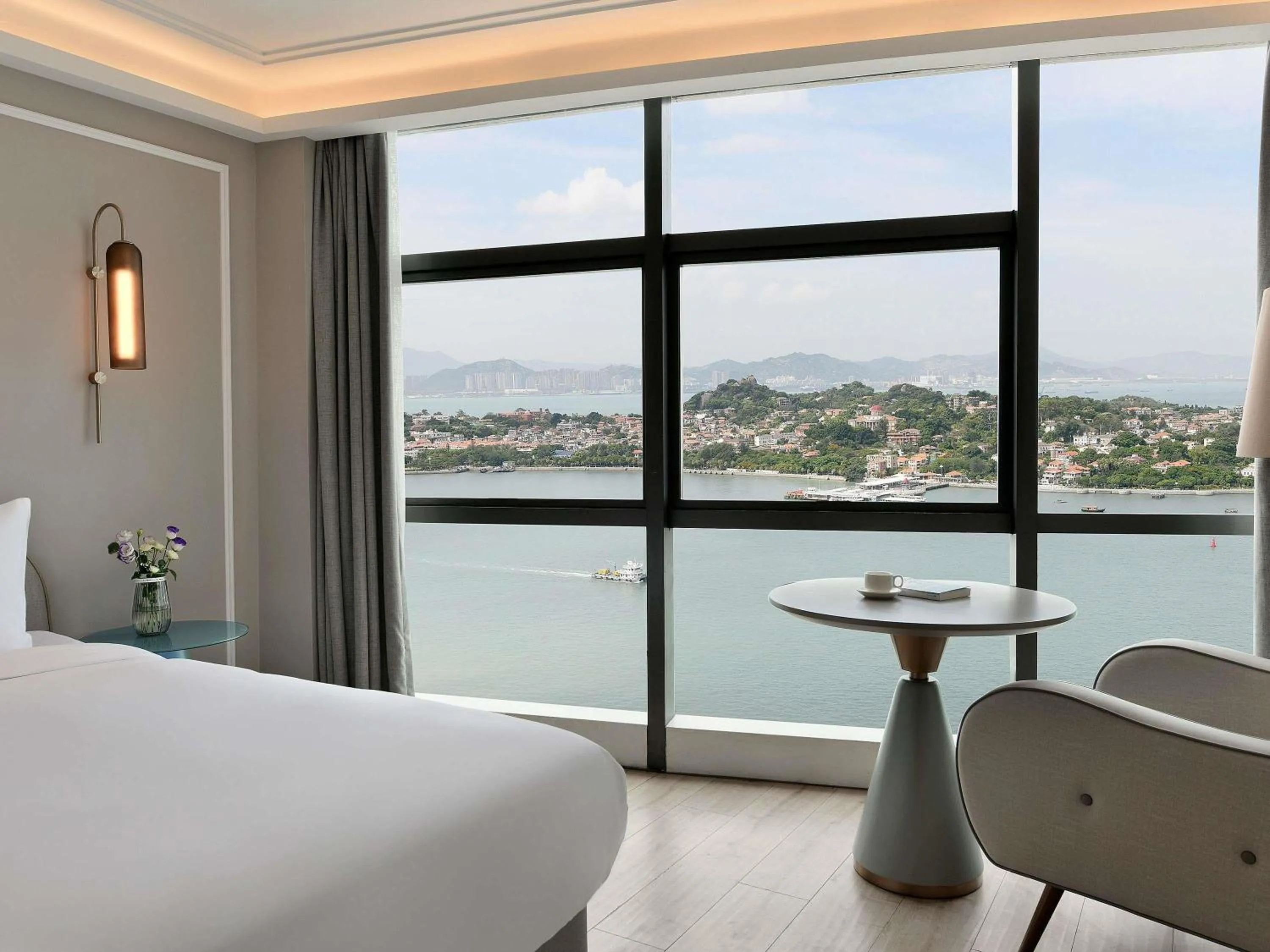 Bedroom, Bed in Mercure Xiamen Zhongshan Road Pedestrian Street Seaview