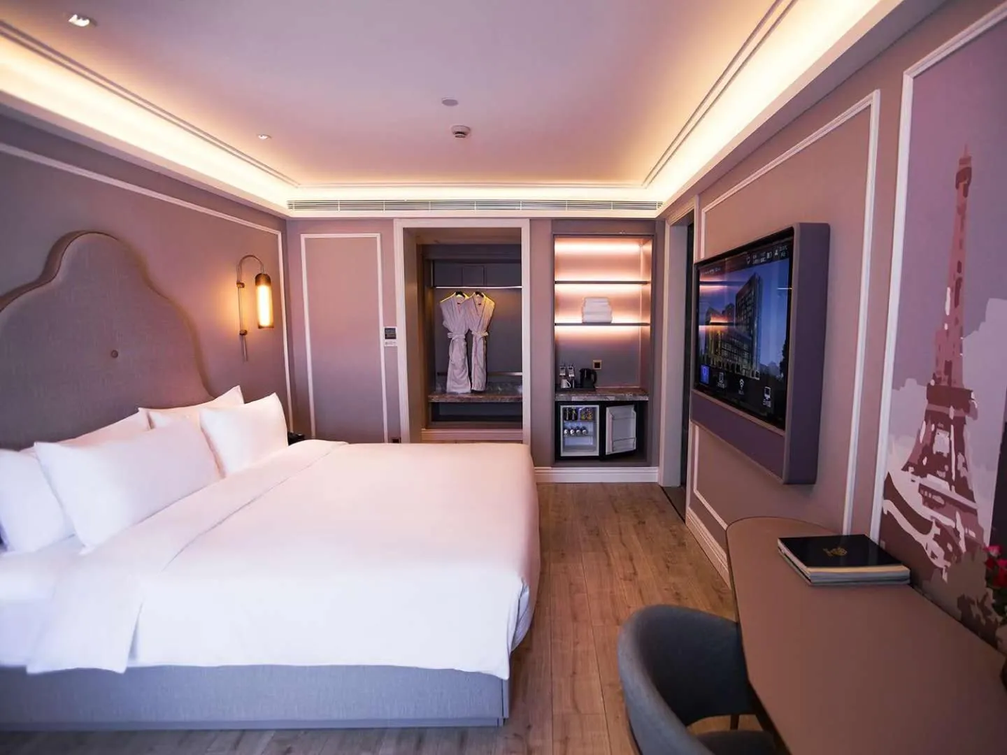 Photo of the whole room, Bed in Mercure Xiamen Zhongshan Road Pedestrian Street Seaview