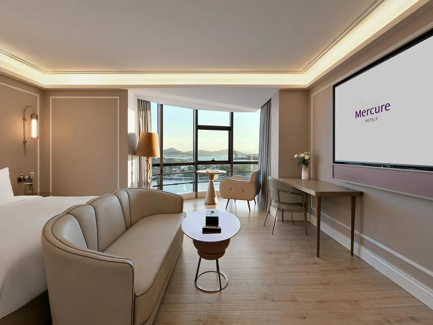 Living room, Bed in Mercure Xiamen Zhongshan Road Pedestrian Street Seaview