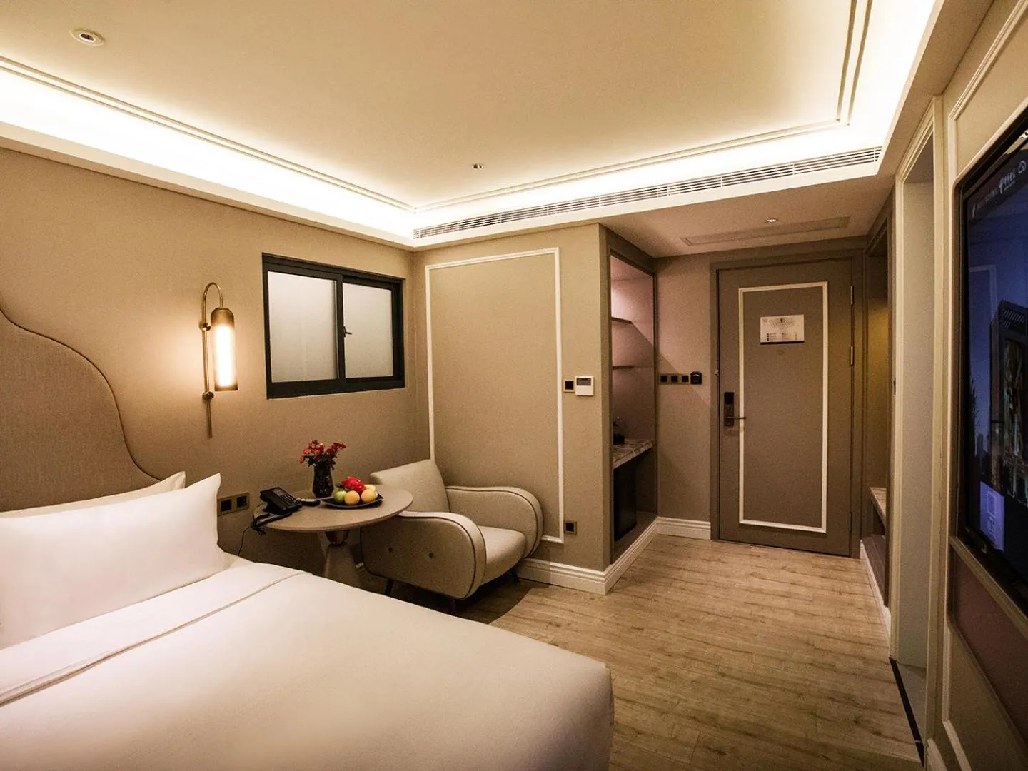 Photo of the whole room, Bed in Mercure Xiamen Zhongshan Road Pedestrian Street Seaview