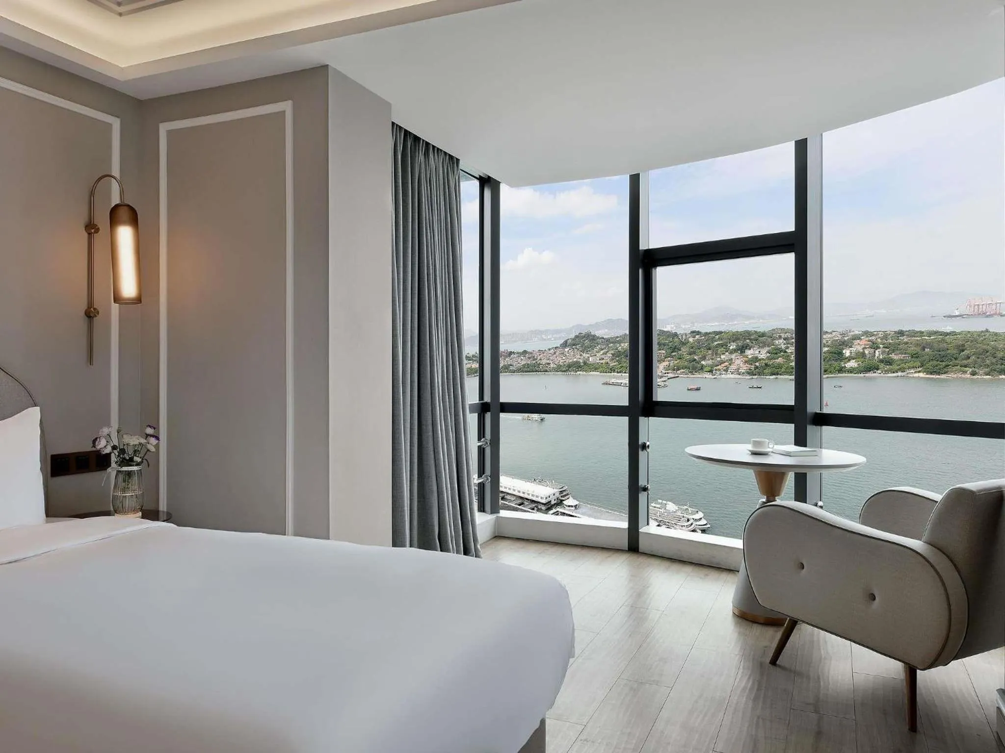 Bedroom, Bed in Mercure Xiamen Zhongshan Road Pedestrian Street Seaview