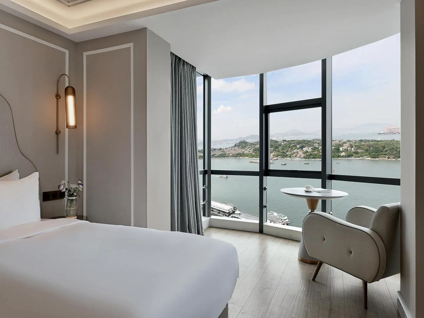 Bed in Mercure Xiamen Zhongshan Road Pedestrian Street Seaview