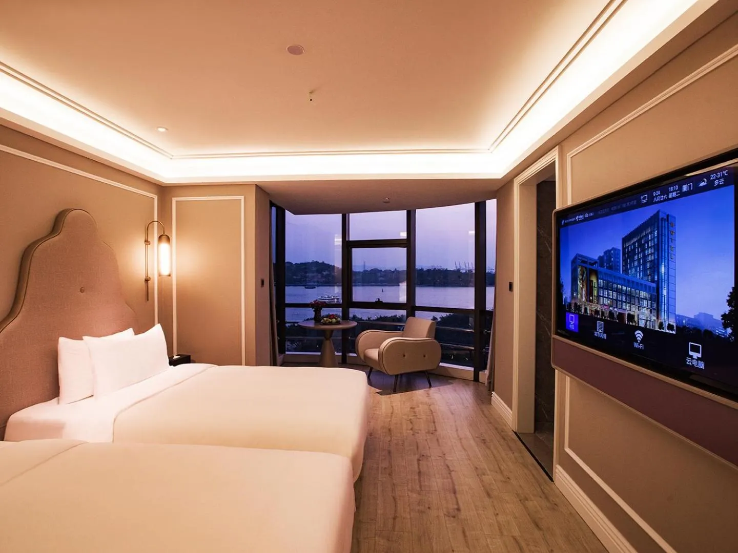 Photo of the whole room, Bed in Mercure Xiamen Zhongshan Road Pedestrian Street Seaview