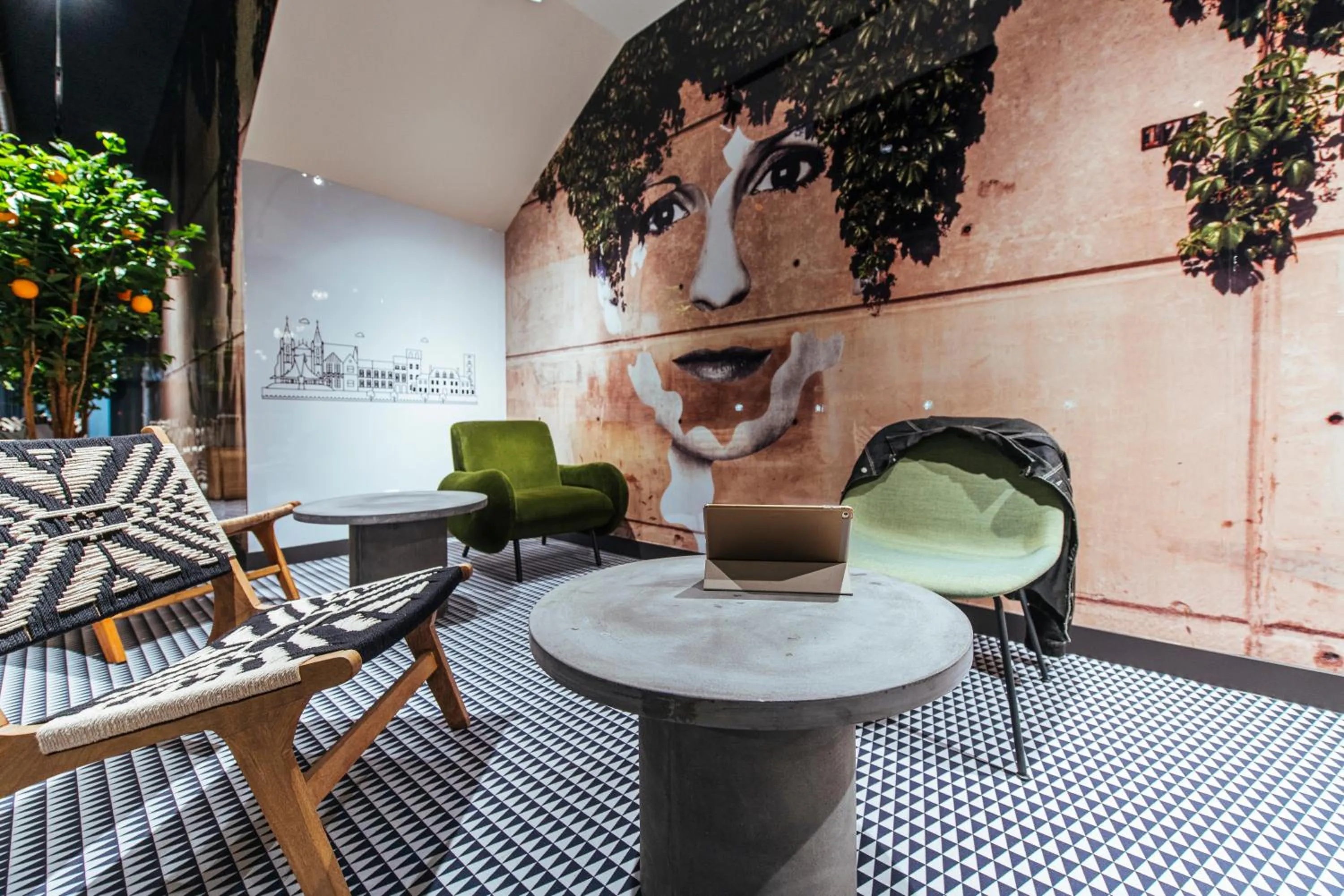 Lounge or bar in Ibis Styles Rouen Centre Rive Gauche
