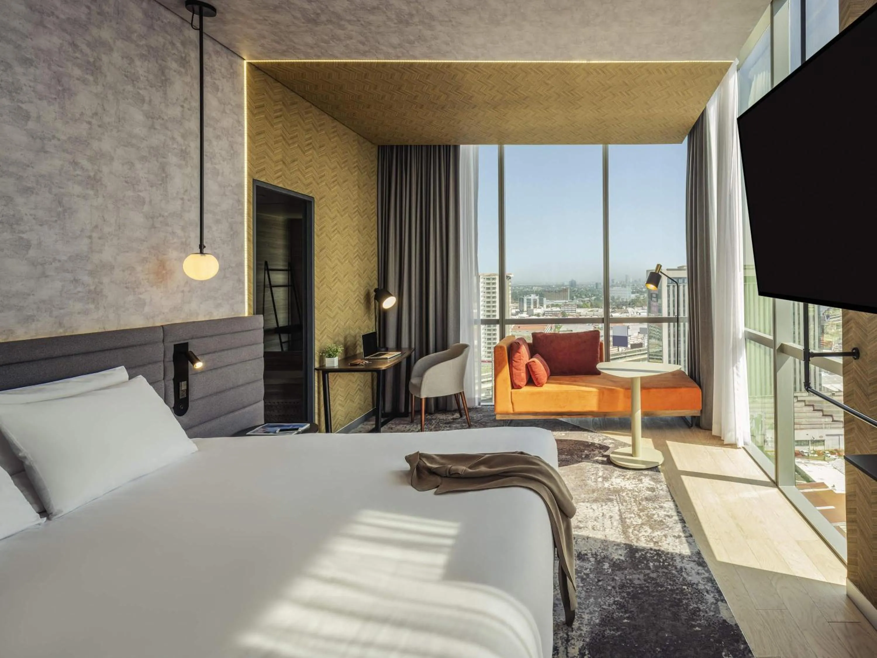 Bedroom, Bed in Novotel Mexico City Toreo