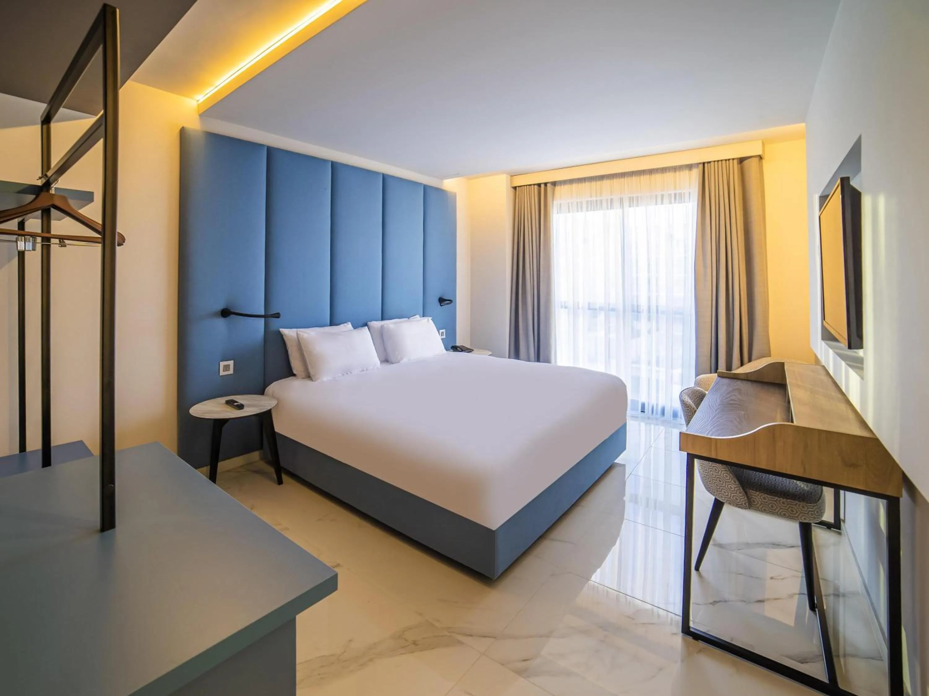 Bedroom, Bed in Mercure St. Julian's Malta