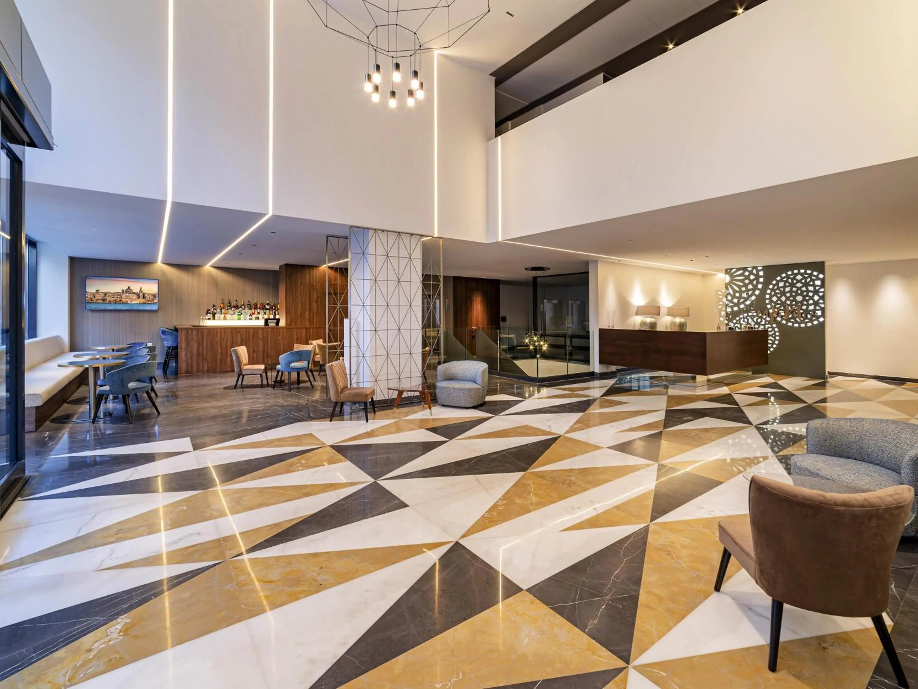 Lounge or bar in Mercure St. Julian's Malta